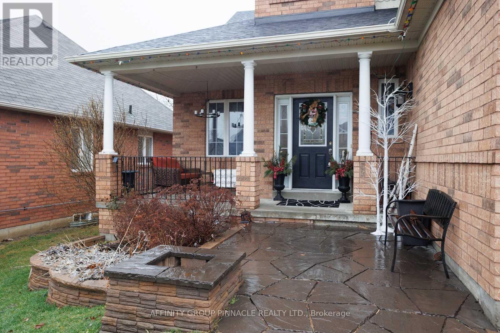 20 Ellis Crescent, Kawartha Lakes (Lindsay), Ontario  K9V 0A5 - Photo 4 - X12497748