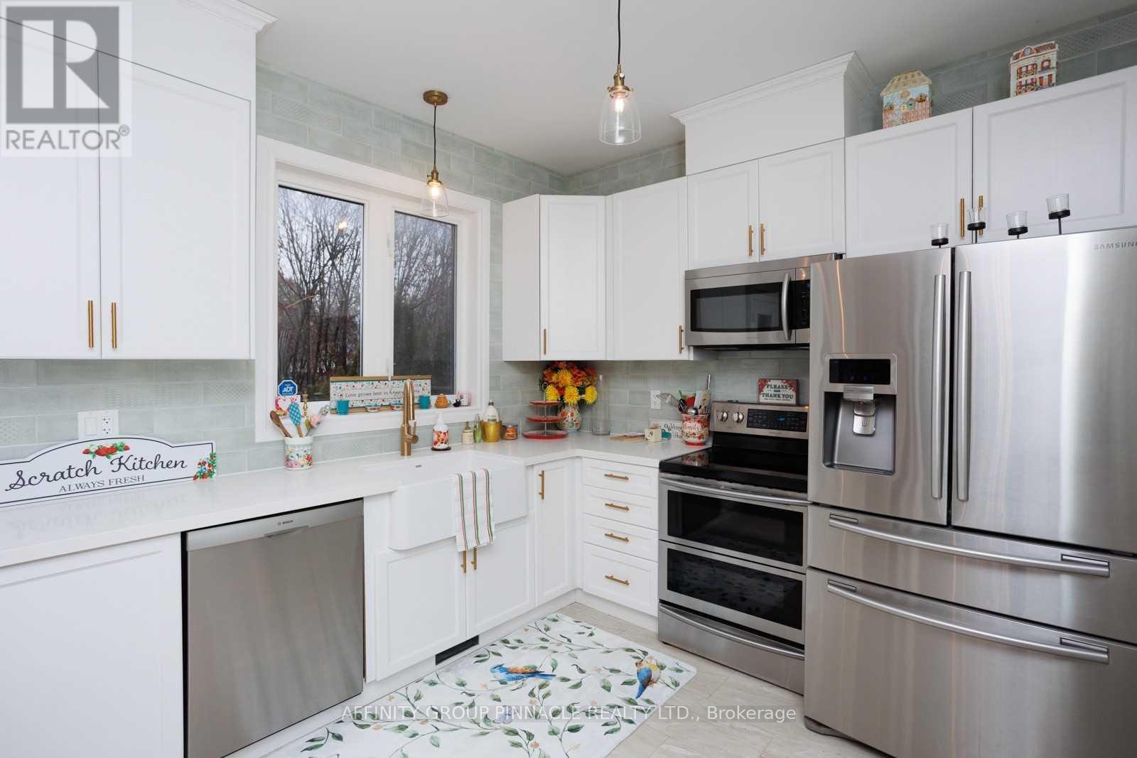 20 Ellis Crescent, Kawartha Lakes (Lindsay), Ontario  K9V 0A5 - Photo 9 - X12497748