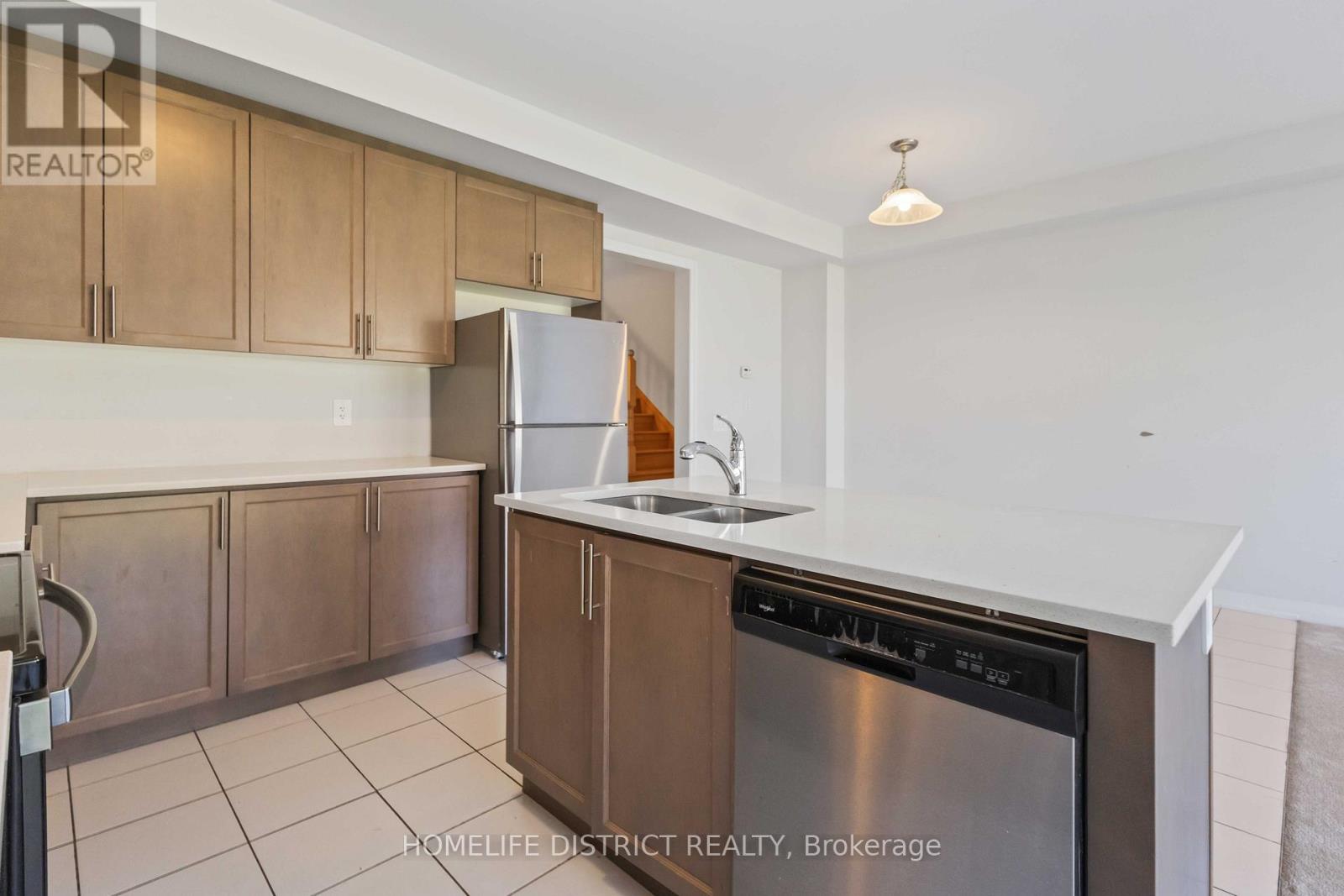 34 Keenan Street, Kawartha Lakes (Lindsay), Ontario  K9V 6C2 - Photo 10 - X12497370