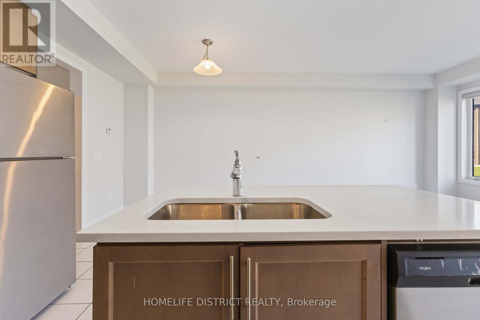 34 Keenan Street, Kawartha Lakes (Lindsay), Ontario  K9V 6C2 - Photo 11 - X12497370