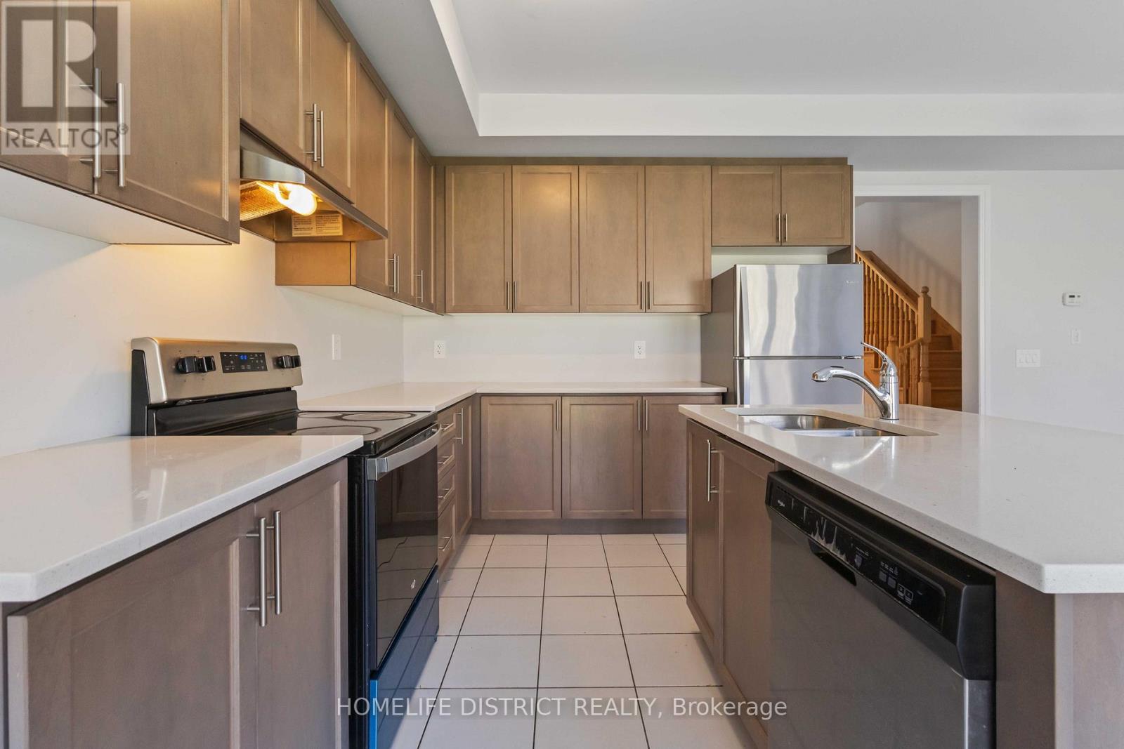 34 Keenan Street, Kawartha Lakes (Lindsay), Ontario  K9V 6C2 - Photo 13 - X12497370