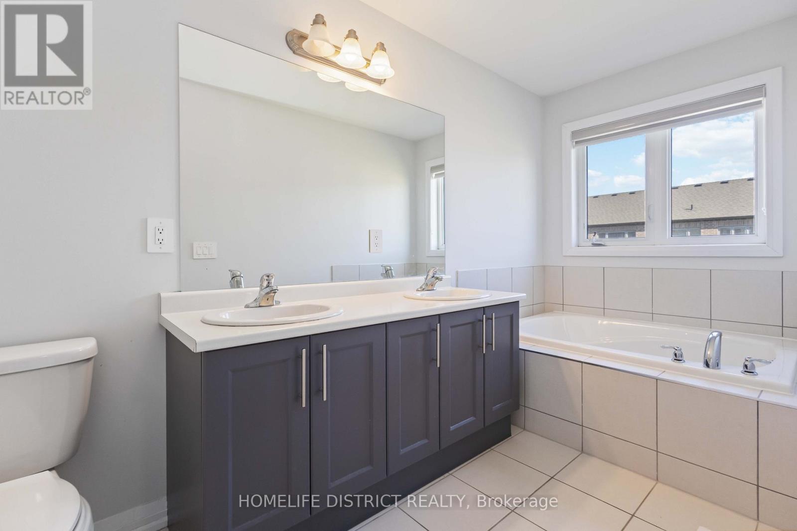 34 Keenan Street, Kawartha Lakes (Lindsay), Ontario  K9V 6C2 - Photo 17 - X12497370