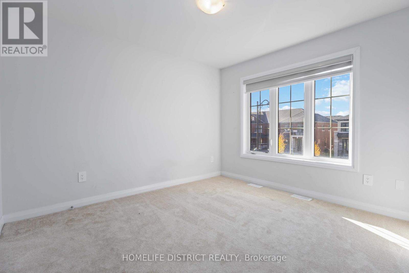 34 Keenan Street, Kawartha Lakes (Lindsay), Ontario  K9V 6C2 - Photo 27 - X12497370