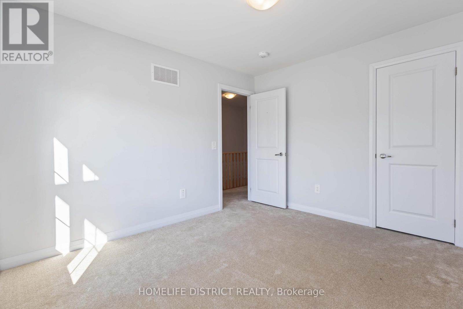 34 Keenan Street, Kawartha Lakes (Lindsay), Ontario  K9V 6C2 - Photo 28 - X12497370