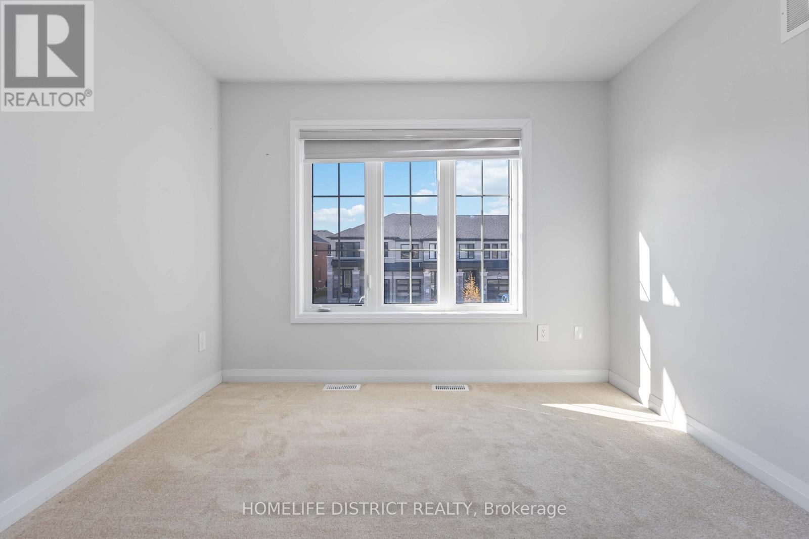 34 Keenan Street, Kawartha Lakes (Lindsay), Ontario  K9V 6C2 - Photo 29 - X12497370