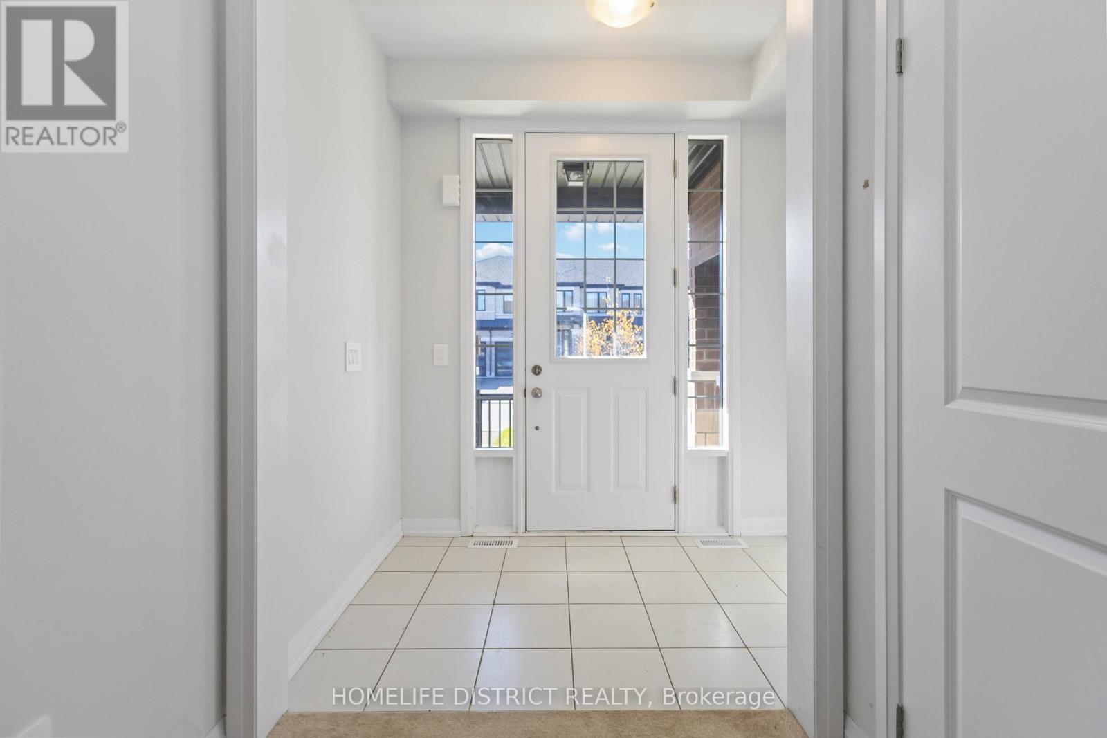 34 Keenan Street, Kawartha Lakes (Lindsay), Ontario  K9V 6C2 - Photo 3 - X12497370