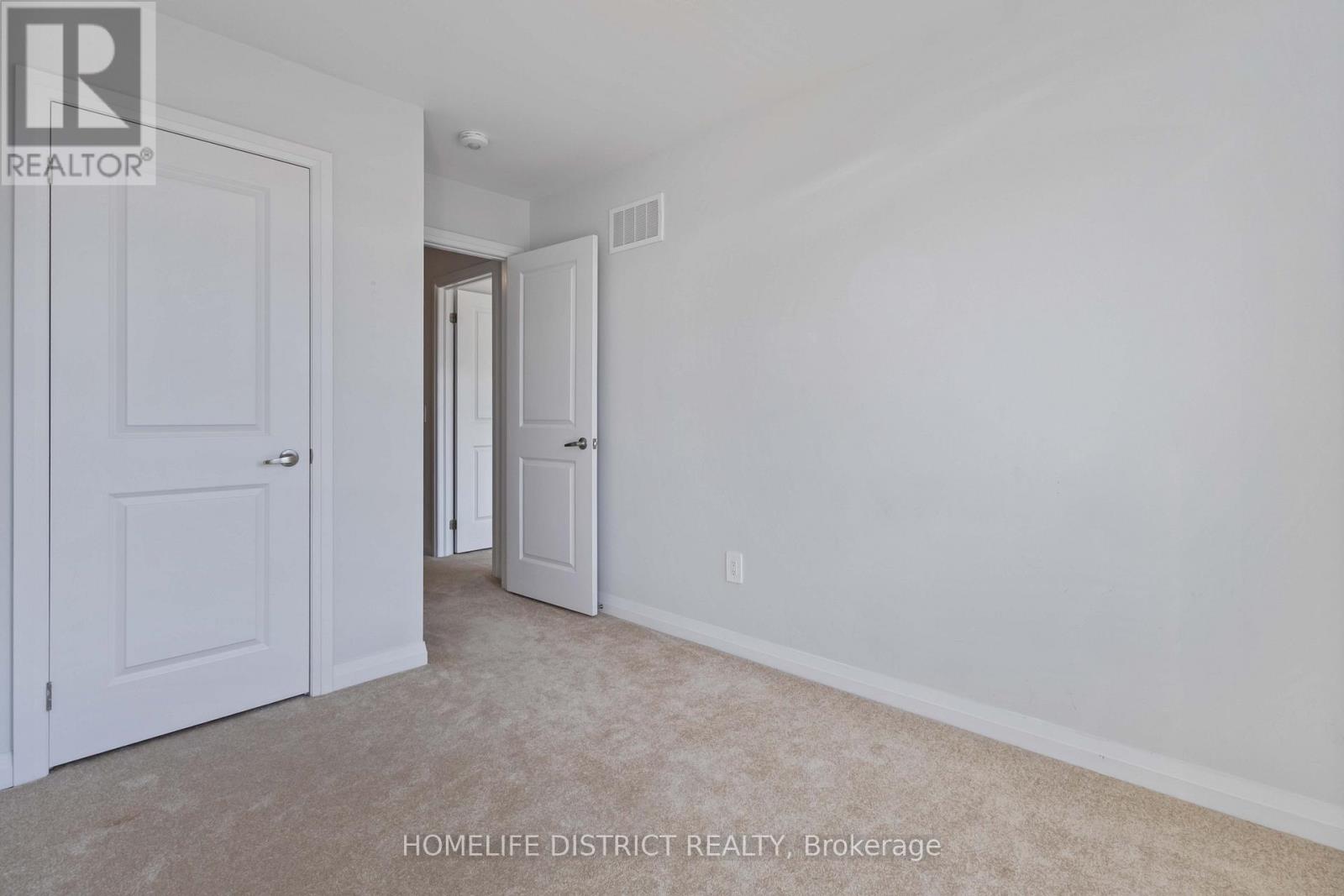 34 Keenan Street, Kawartha Lakes (Lindsay), Ontario  K9V 6C2 - Photo 31 - X12497370