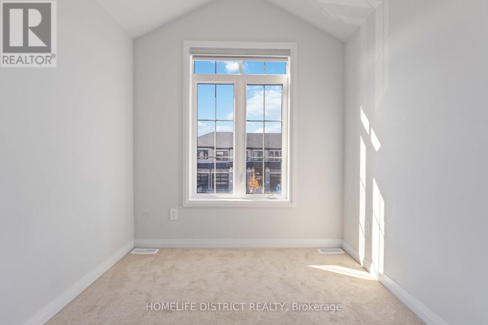 34 Keenan Street, Kawartha Lakes (Lindsay), Ontario  K9V 6C2 - Photo 32 - X12497370