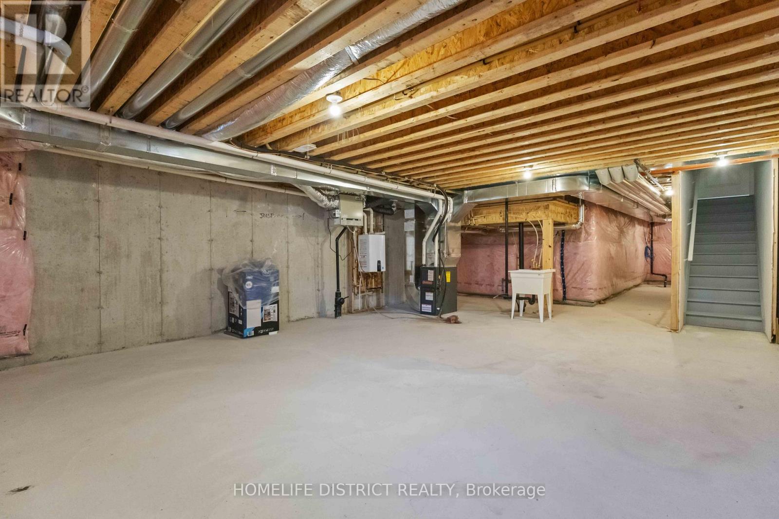 34 Keenan Street, Kawartha Lakes (Lindsay), Ontario  K9V 6C2 - Photo 33 - X12497370