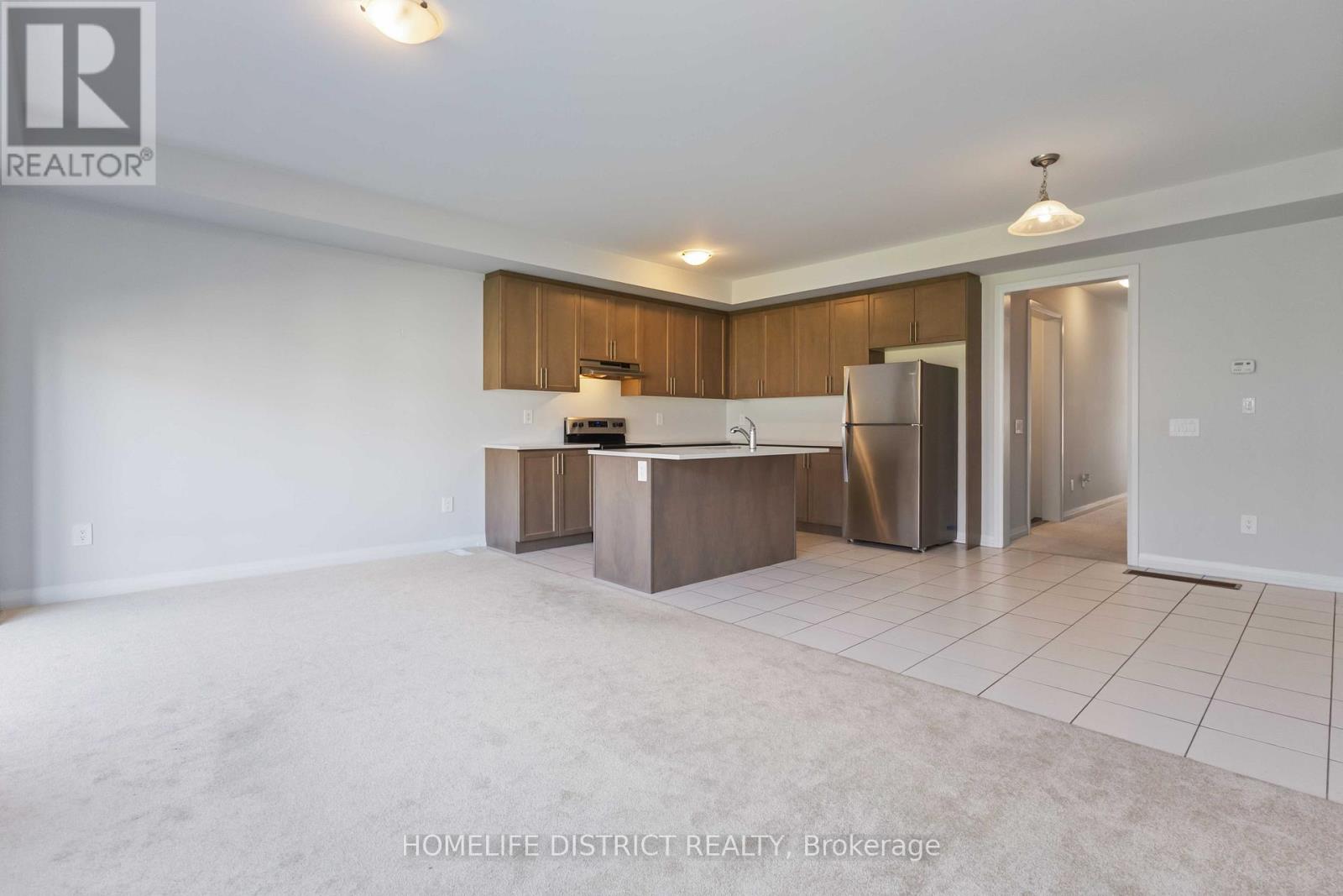 34 Keenan Street, Kawartha Lakes (Lindsay), Ontario  K9V 6C2 - Photo 5 - X12497370