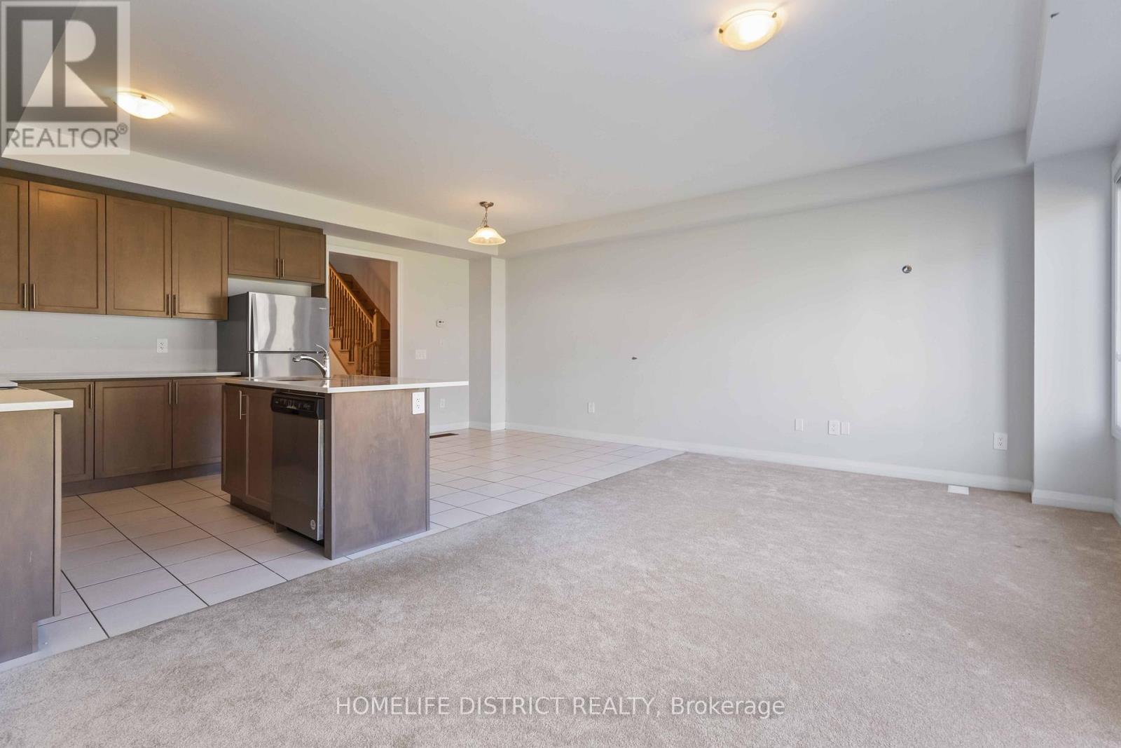 34 Keenan Street, Kawartha Lakes (Lindsay), Ontario  K9V 6C2 - Photo 6 - X12497370