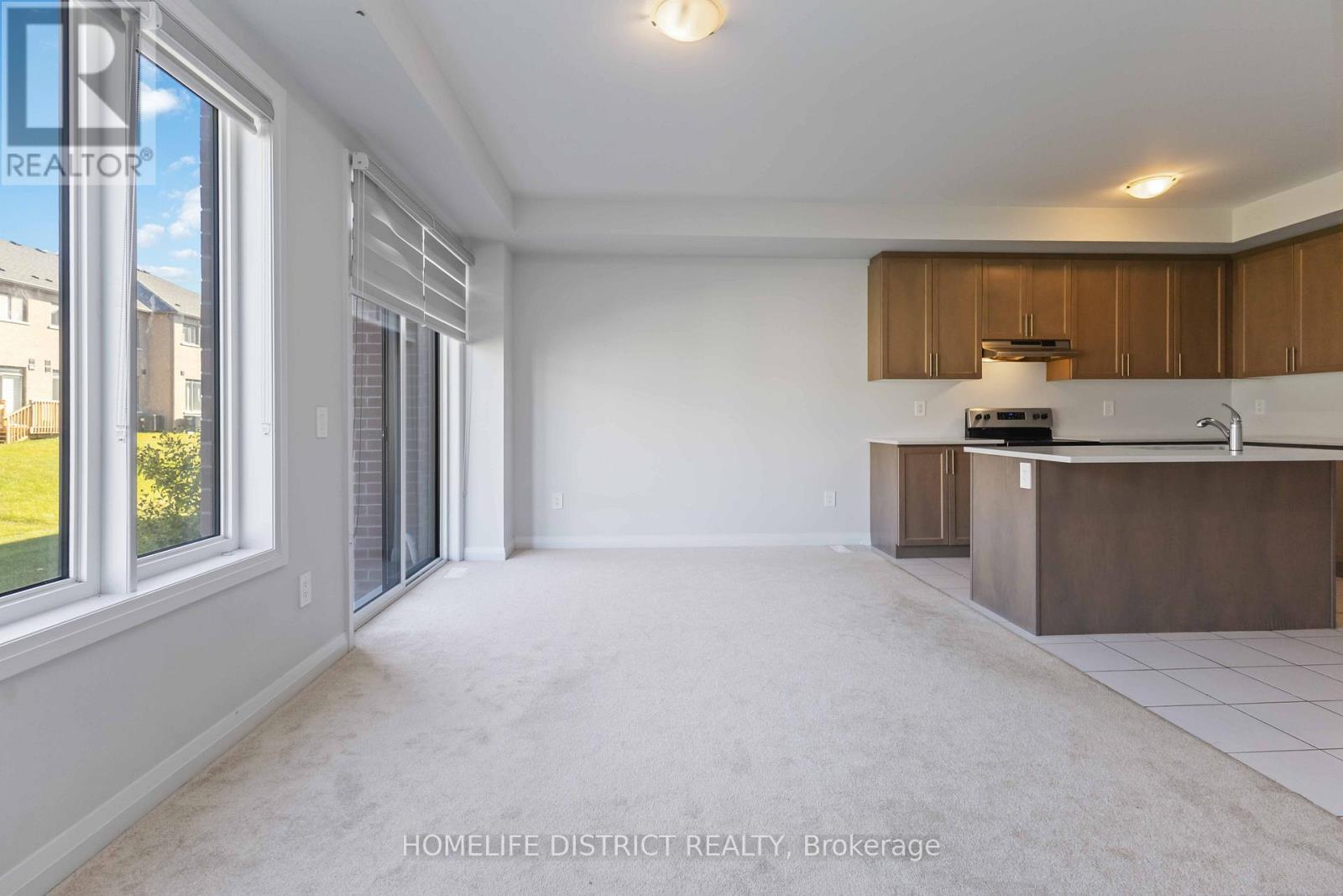 34 Keenan Street, Kawartha Lakes (Lindsay), Ontario  K9V 6C2 - Photo 8 - X12497370