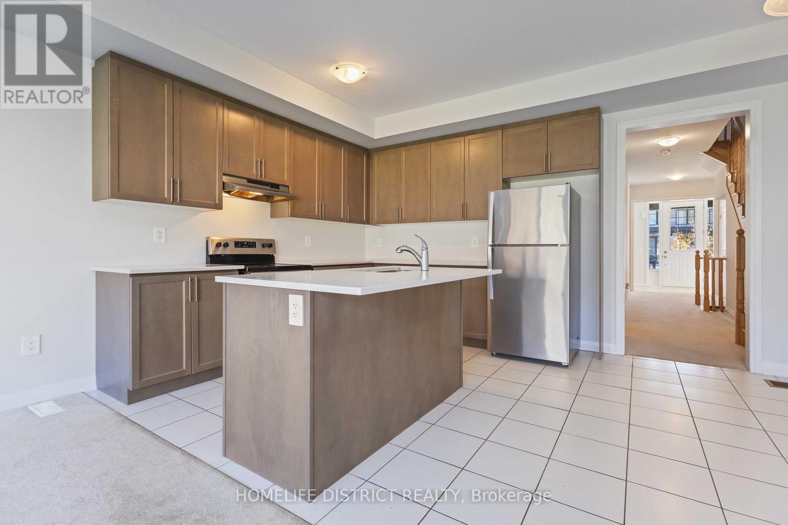 34 Keenan Street, Kawartha Lakes (Lindsay), Ontario  K9V 6C2 - Photo 9 - X12497370