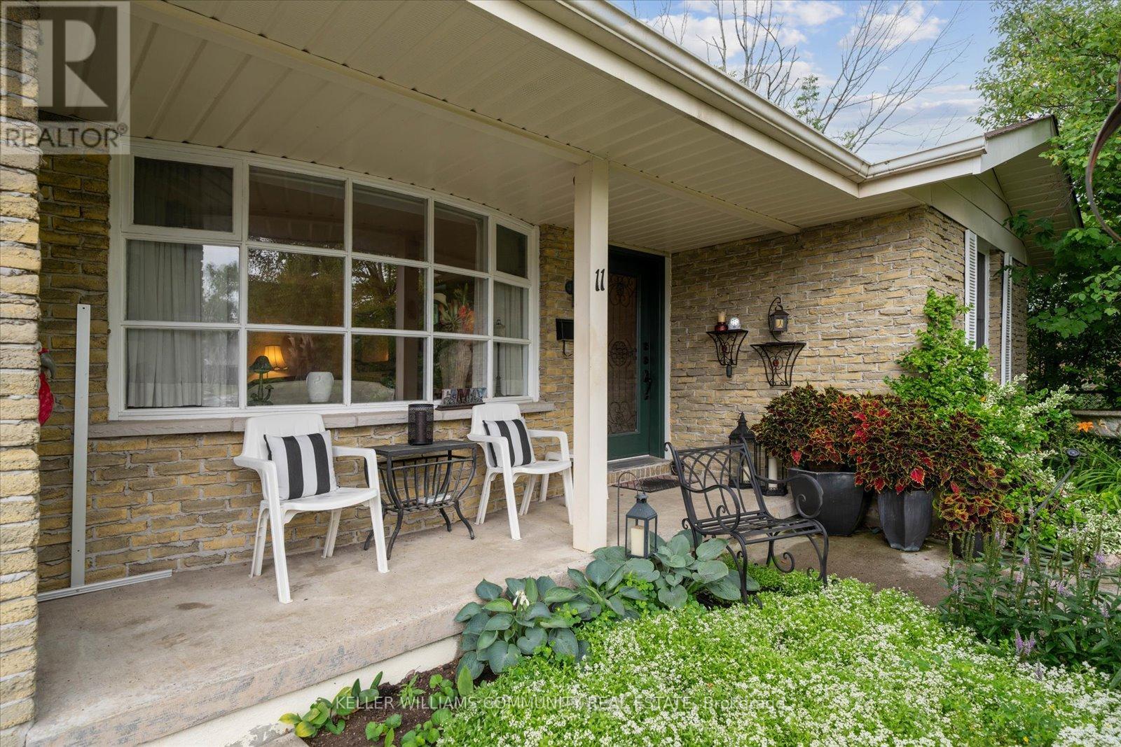 11 Bayleaf Court, Peterborough (Monaghan Ward 2), Ontario  K9K 1A2 - Photo 3 - X12498558