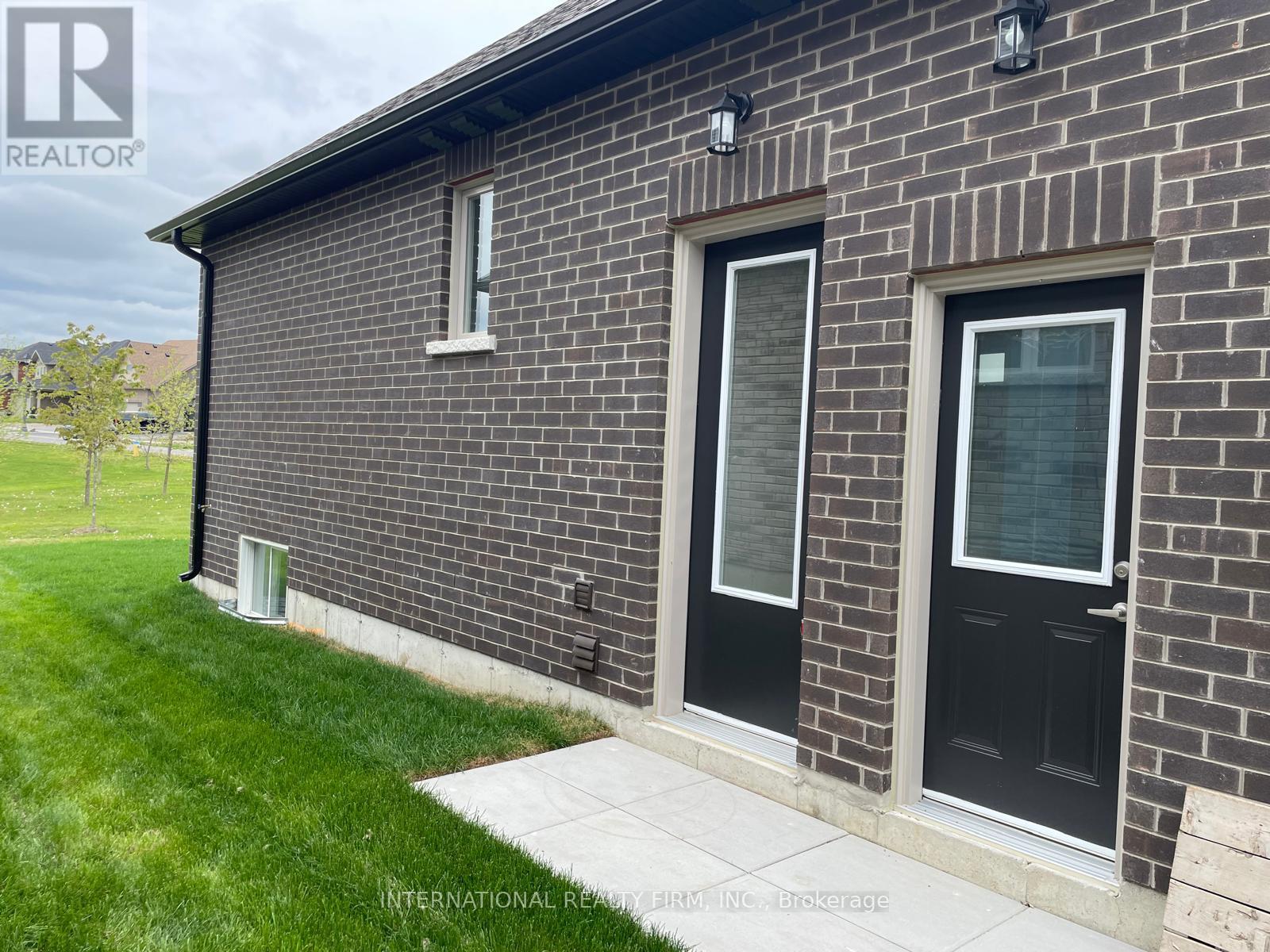 B - 184 Sanderling Crescent, Kawartha Lakes (Lindsay), Ontario  K9V 0M8 - Photo 2 - X12498672