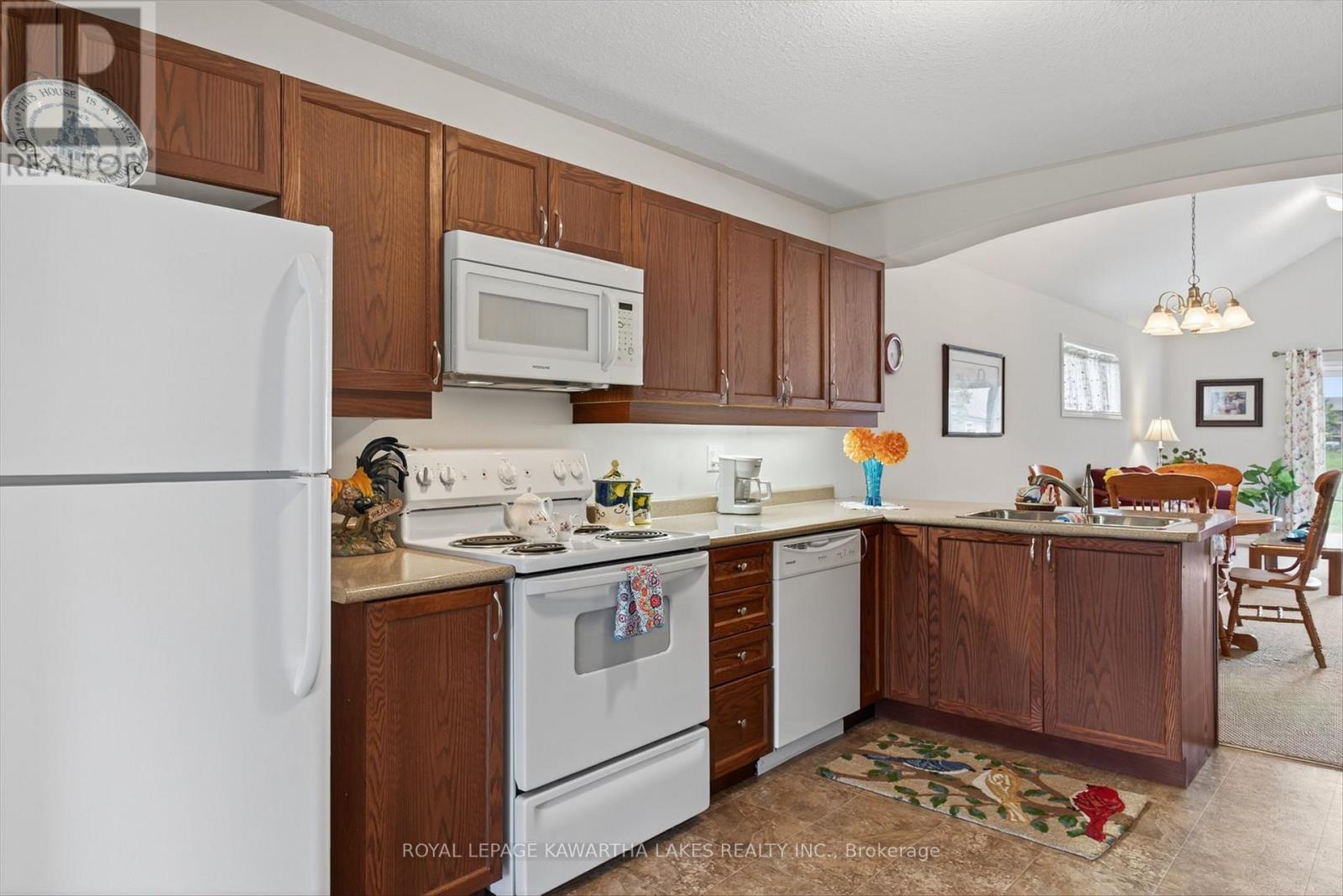 26 Chadwin Drive, Kawartha Lakes (Lindsay), Ontario  K9V 0E9 - Photo 6 - X12501528