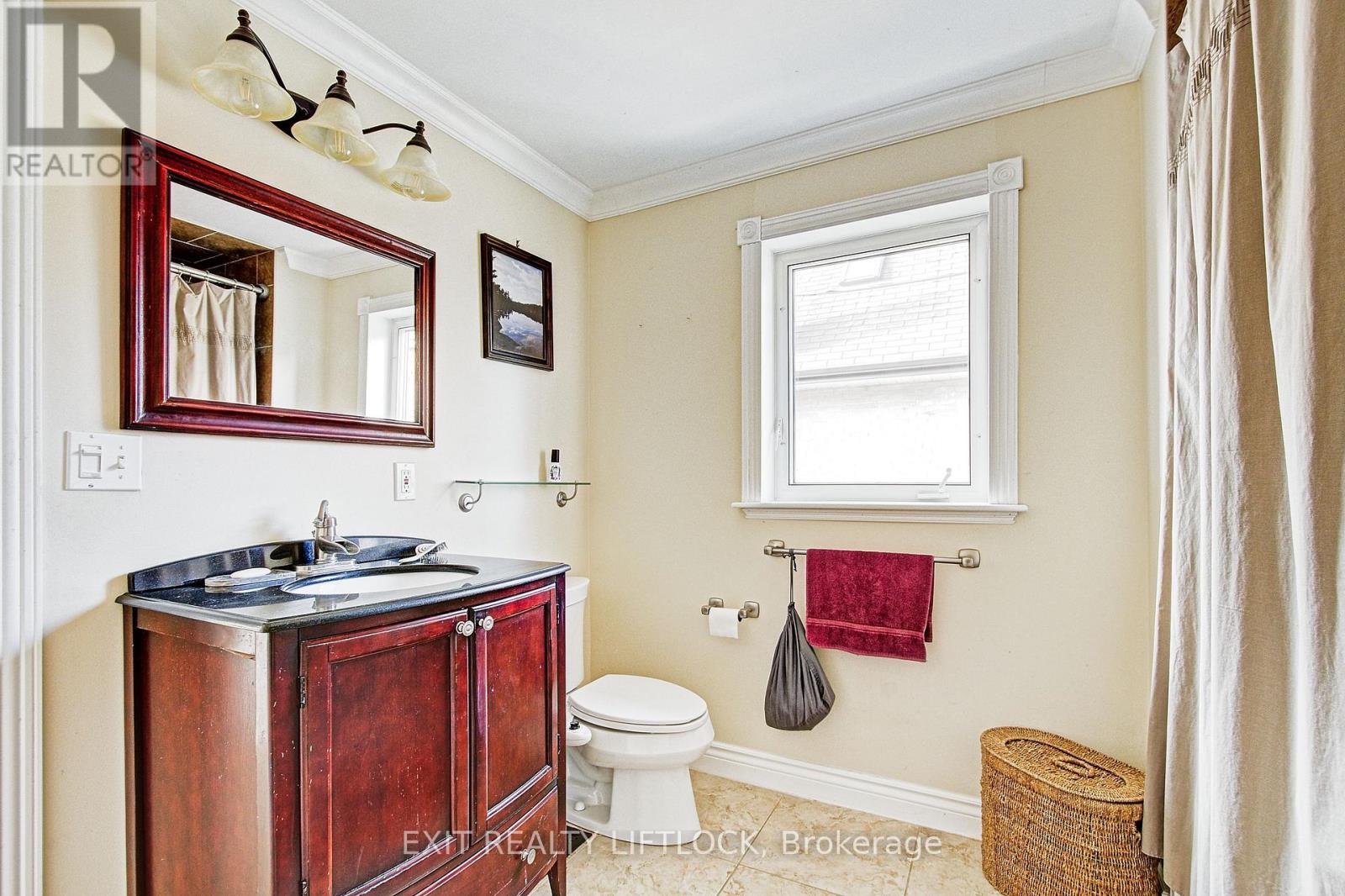 558 Chamberlain Street, Peterborough (Otonabee Ward 1), Ontario  K9J 4L5 - Photo 30 - X12501772