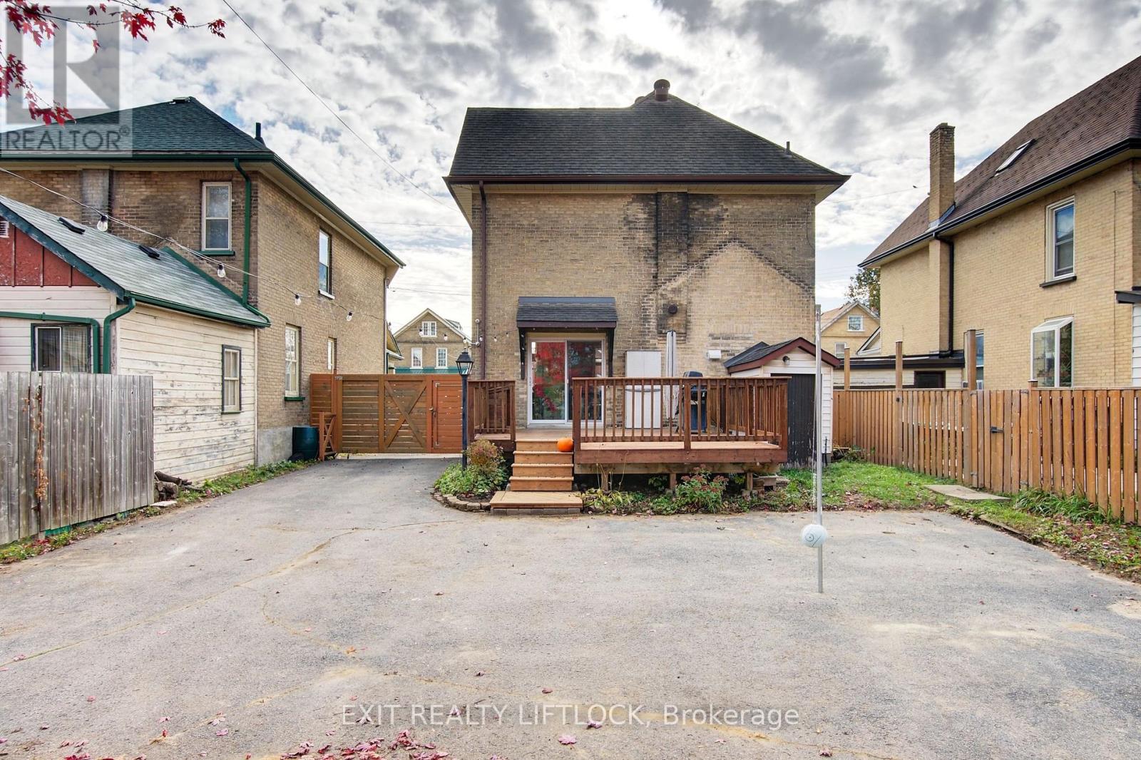 558 Chamberlain Street, Peterborough (Otonabee Ward 1), Ontario  K9J 4L5 - Photo 36 - X12501772