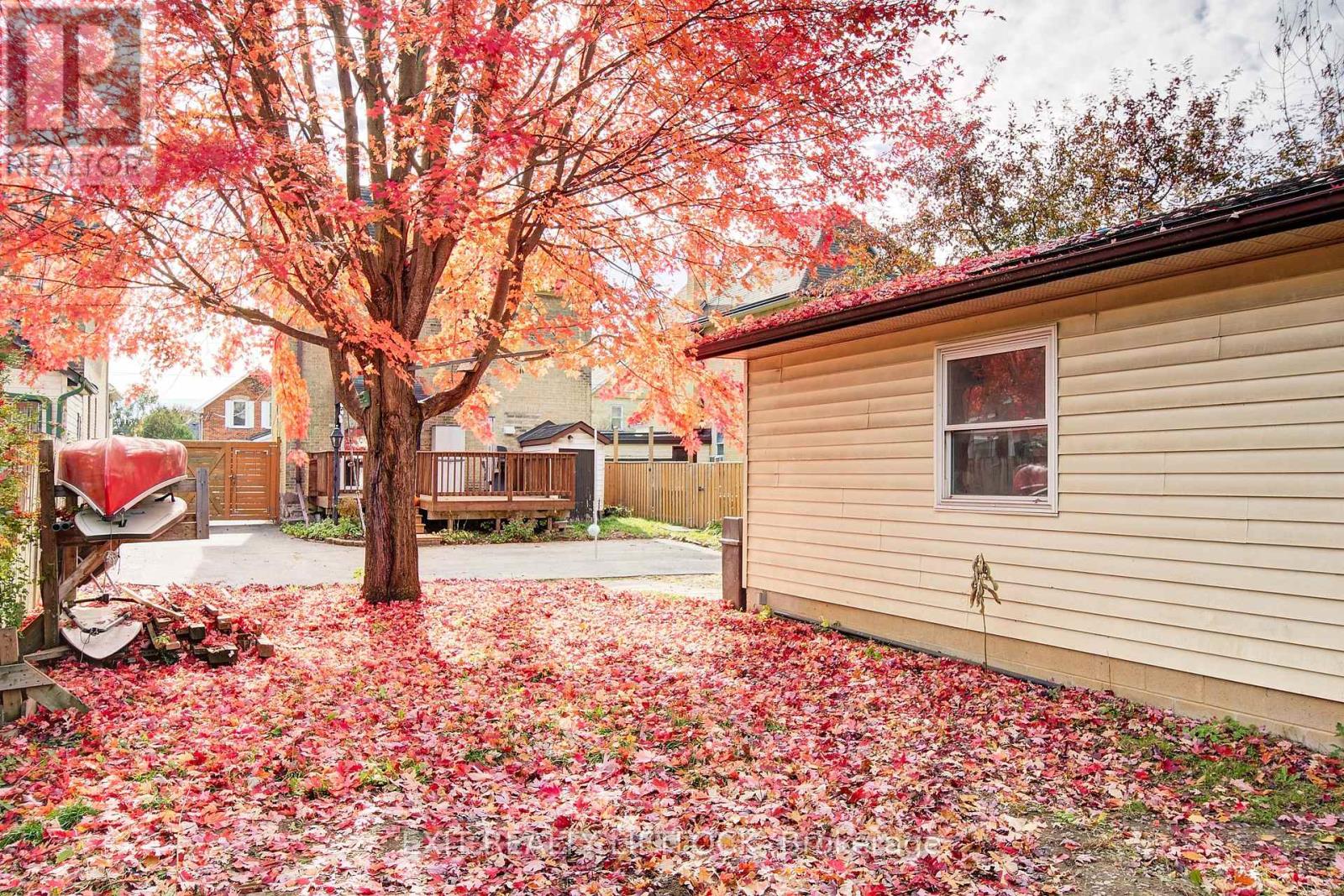 558 Chamberlain Street, Peterborough (Otonabee Ward 1), Ontario  K9J 4L5 - Photo 38 - X12501772