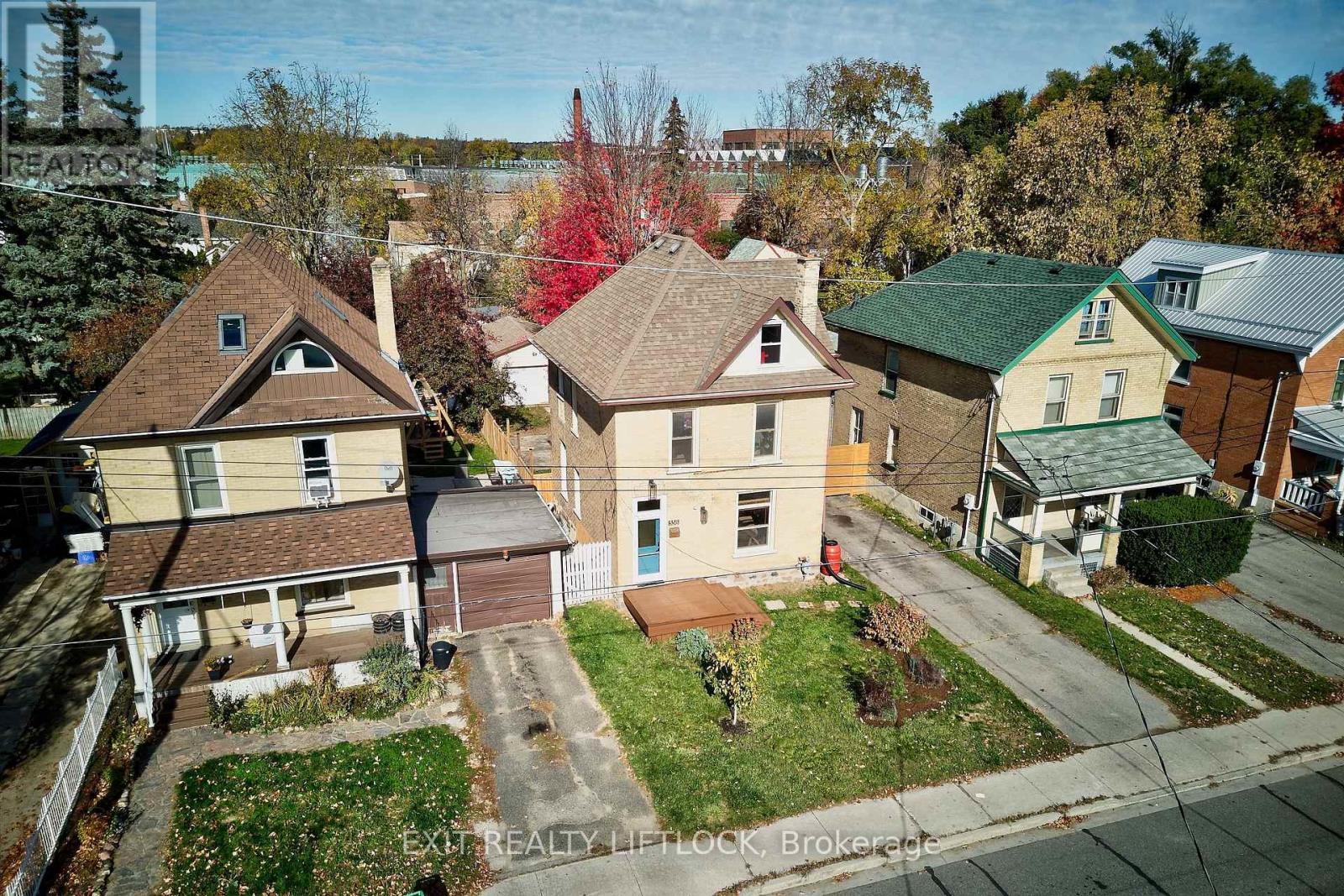 558 Chamberlain Street, Peterborough (Otonabee Ward 1), Ontario  K9J 4L5 - Photo 4 - X12501772