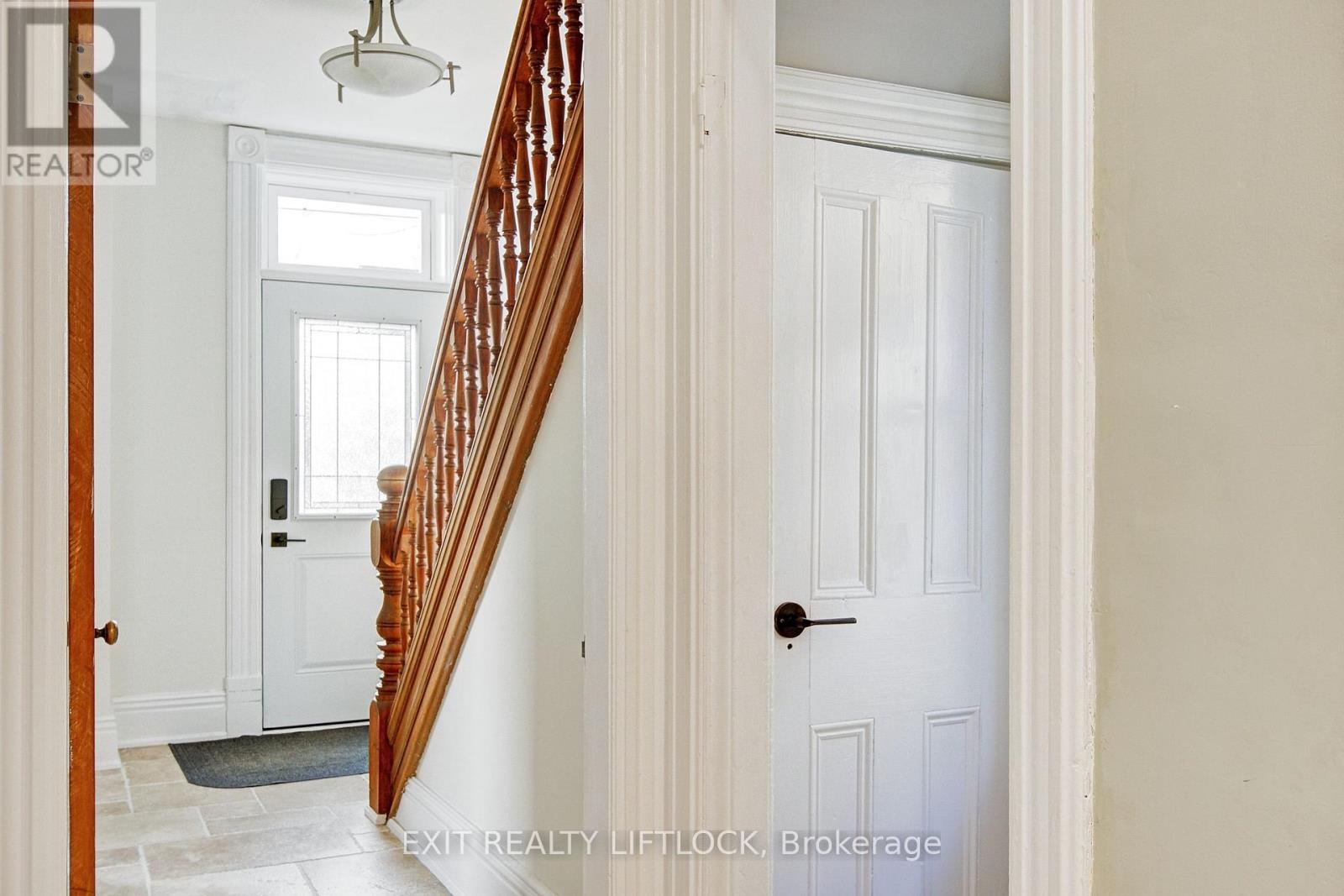 558 Chamberlain Street, Peterborough (Otonabee Ward 1), Ontario  K9J 4L5 - Photo 9 - X12501772