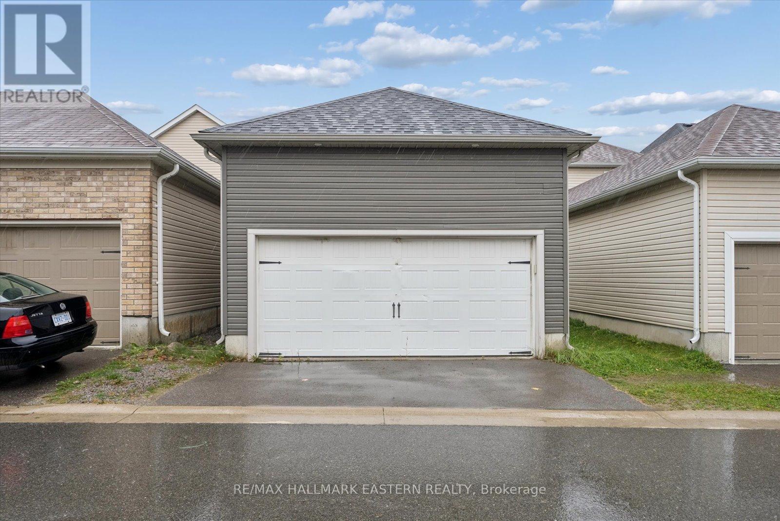 56 Flitton Avenue, Peterborough (Northcrest Ward 5), Ontario  K9H 0G5 - Photo 31 - X12502110