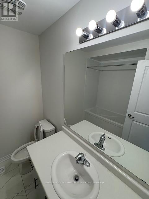 49 Hickey Lane, Kawartha Lakes (Lindsay), Ontario  K9V 0T3 - Photo 8 - X12502242