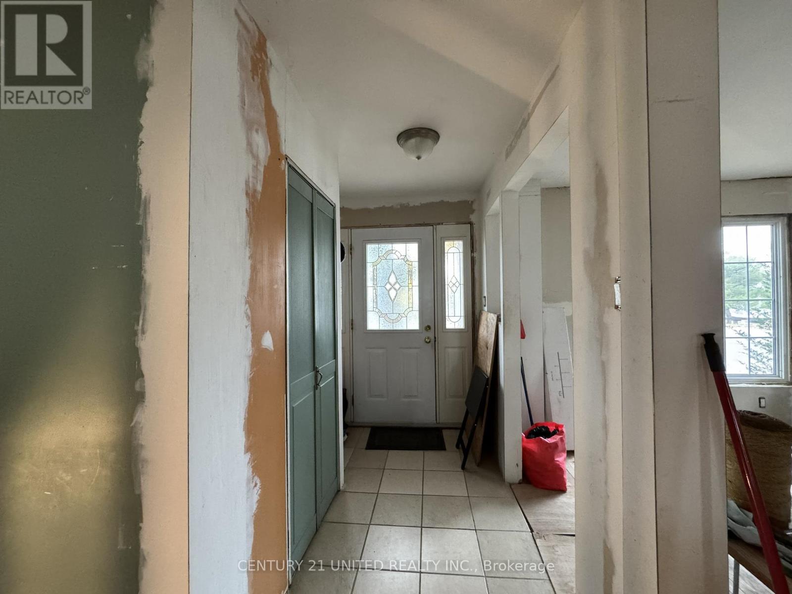 811 Morphet Avenue, Peterborough (Otonabee Ward 1), Ontario  K9J 2X7 - Photo 8 - X12503490