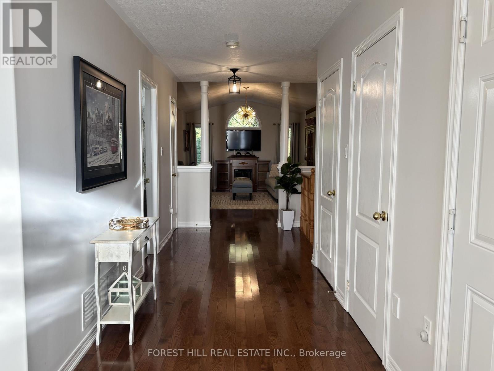 35 Sweetnam Drive, Kawartha Lakes (Lindsay), Ontario  K9V 0A7 - Photo 2 - X12503712