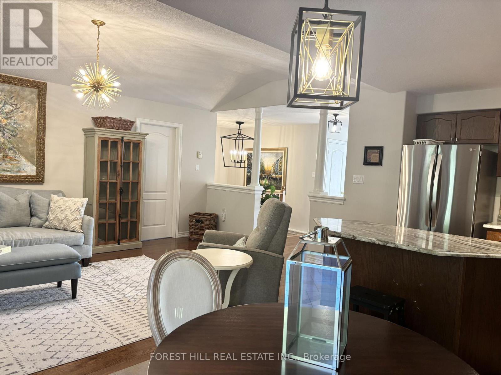 35 Sweetnam Drive, Kawartha Lakes (Lindsay), Ontario  K9V 0A7 - Photo 5 - X12503712