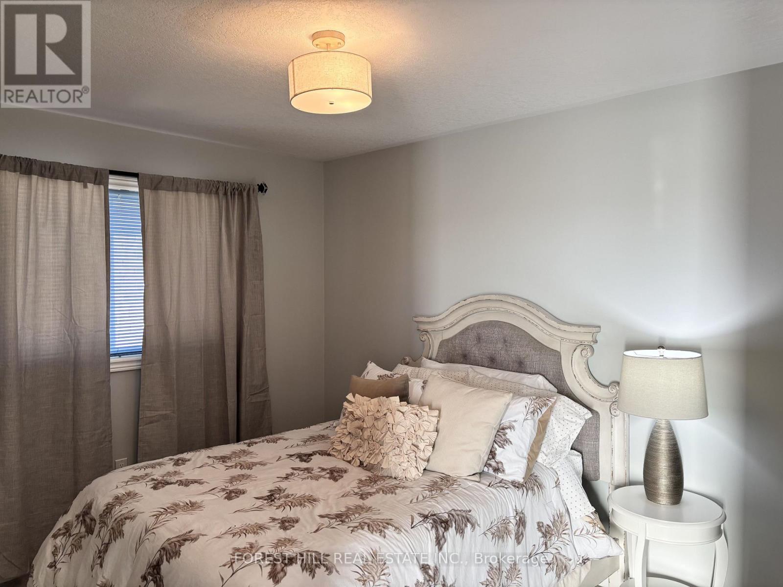 35 Sweetnam Drive, Kawartha Lakes (Lindsay), Ontario  K9V 0A7 - Photo 9 - X12503712