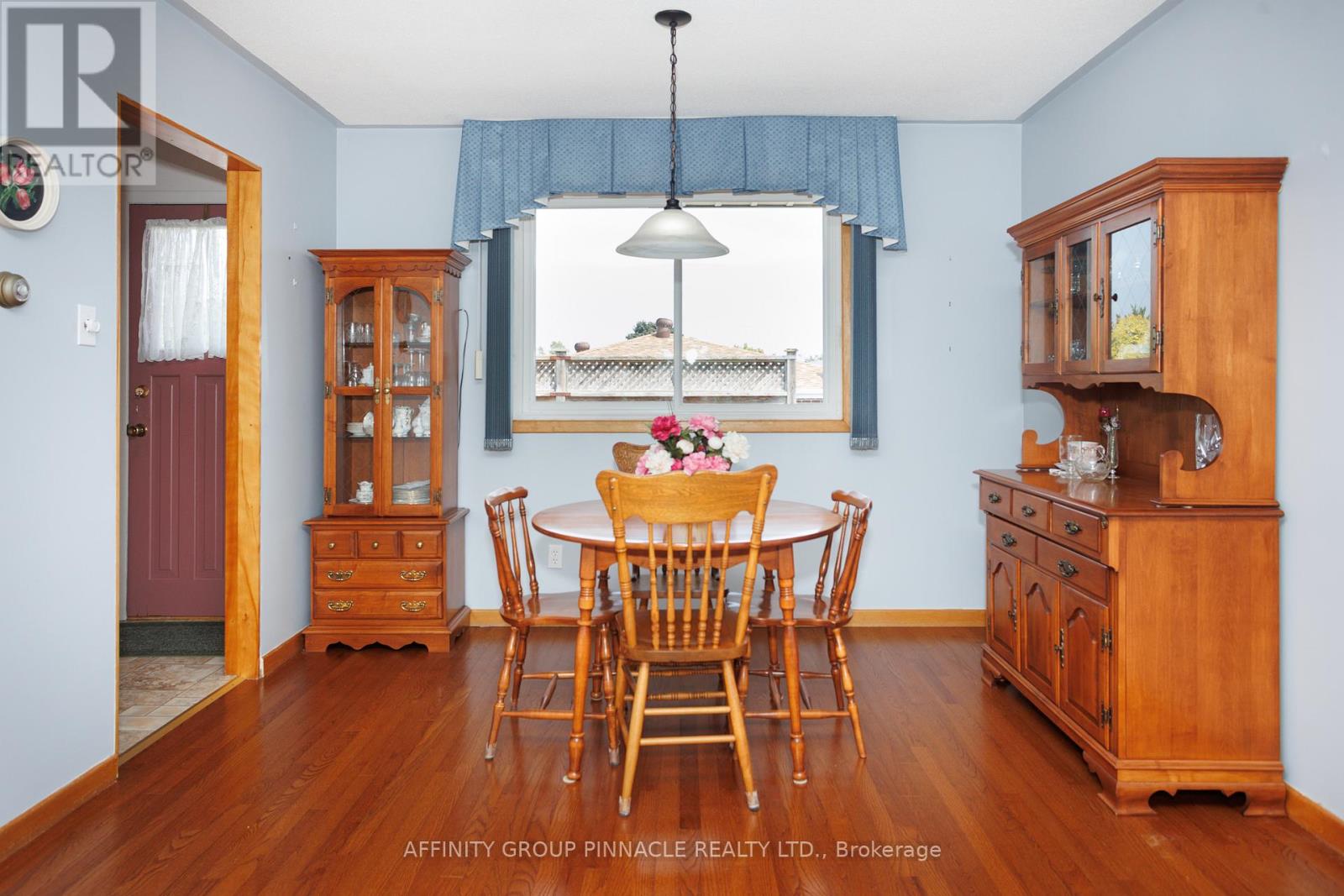 573 Saugeen Crescent, Peterborough South (East), Ontario  K9J 1J9 - Photo 11 - X12504392