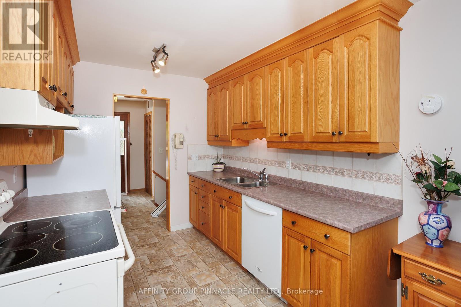 573 Saugeen Crescent, Peterborough South (East), Ontario  K9J 1J9 - Photo 16 - X12504392