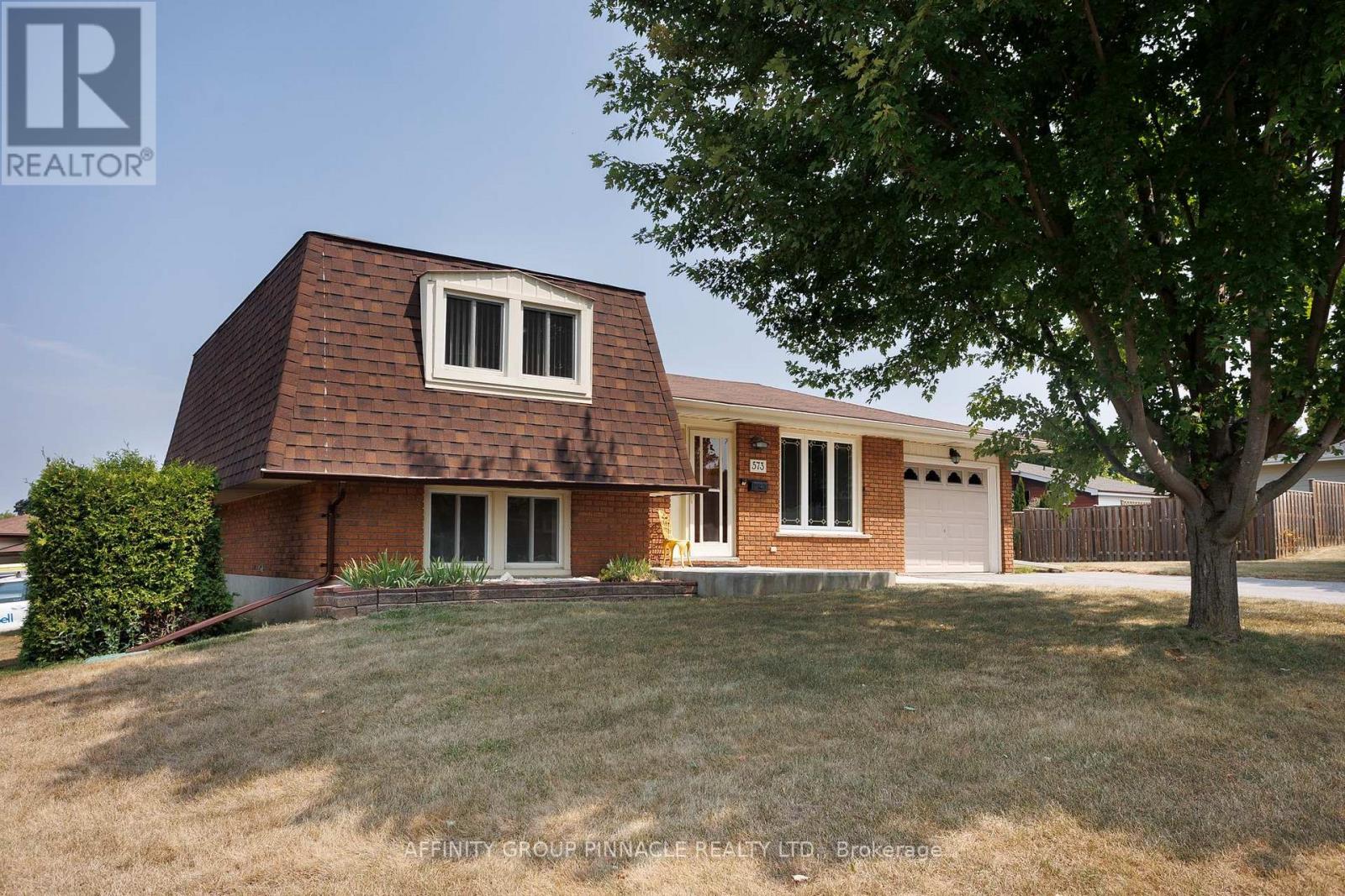 573 Saugeen Crescent, Peterborough South (East), Ontario  K9J 1J9 - Photo 2 - X12504392