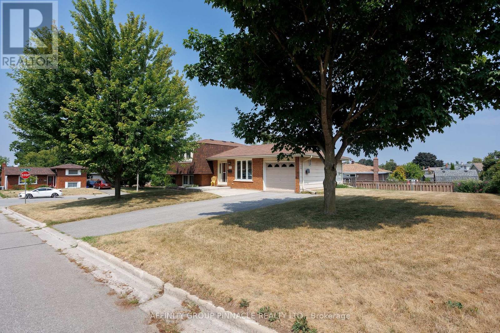 573 Saugeen Crescent, Peterborough South (East), Ontario  K9J 1J9 - Photo 3 - X12504392