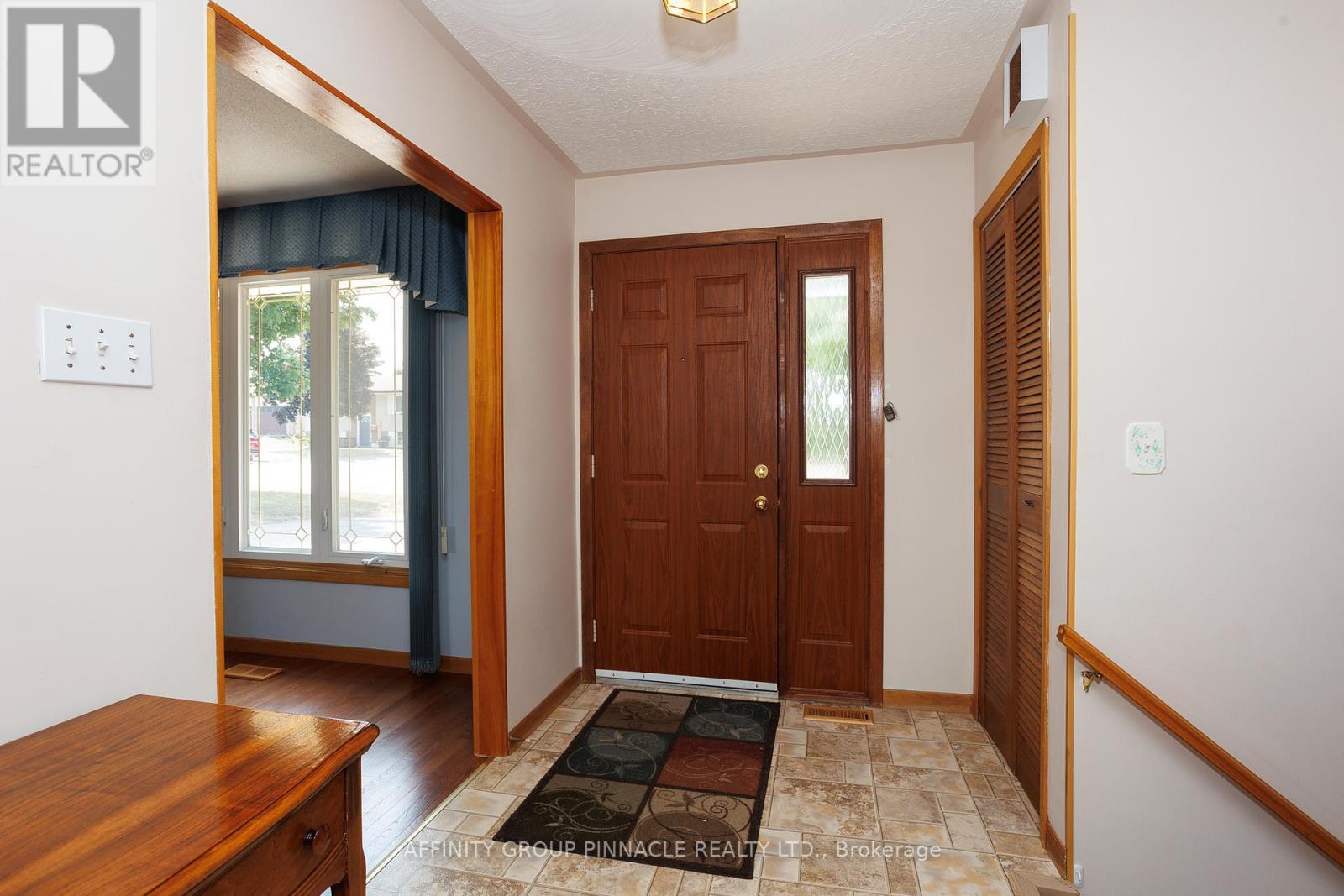 573 Saugeen Crescent, Peterborough South (East), Ontario  K9J 1J9 - Photo 8 - X12504392