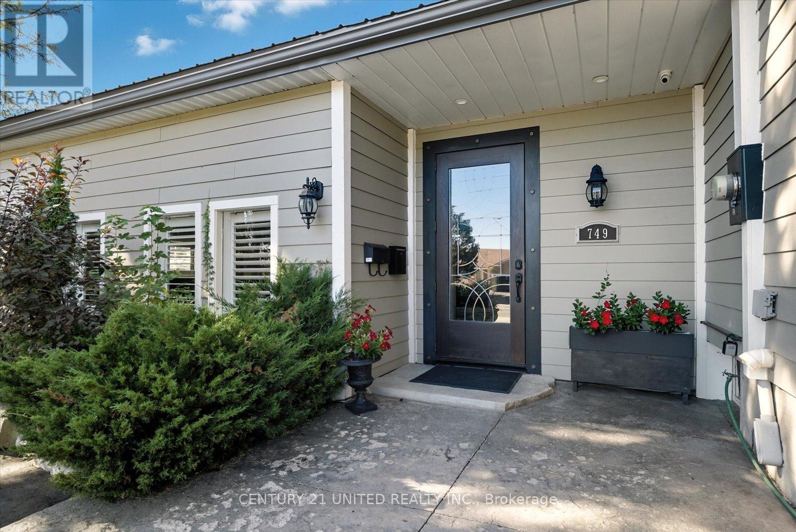 749 Spillsbury Drive, Peterborough (Otonabee Ward 1), Ontario  K9K 1K9 - Photo 3 - X12504688