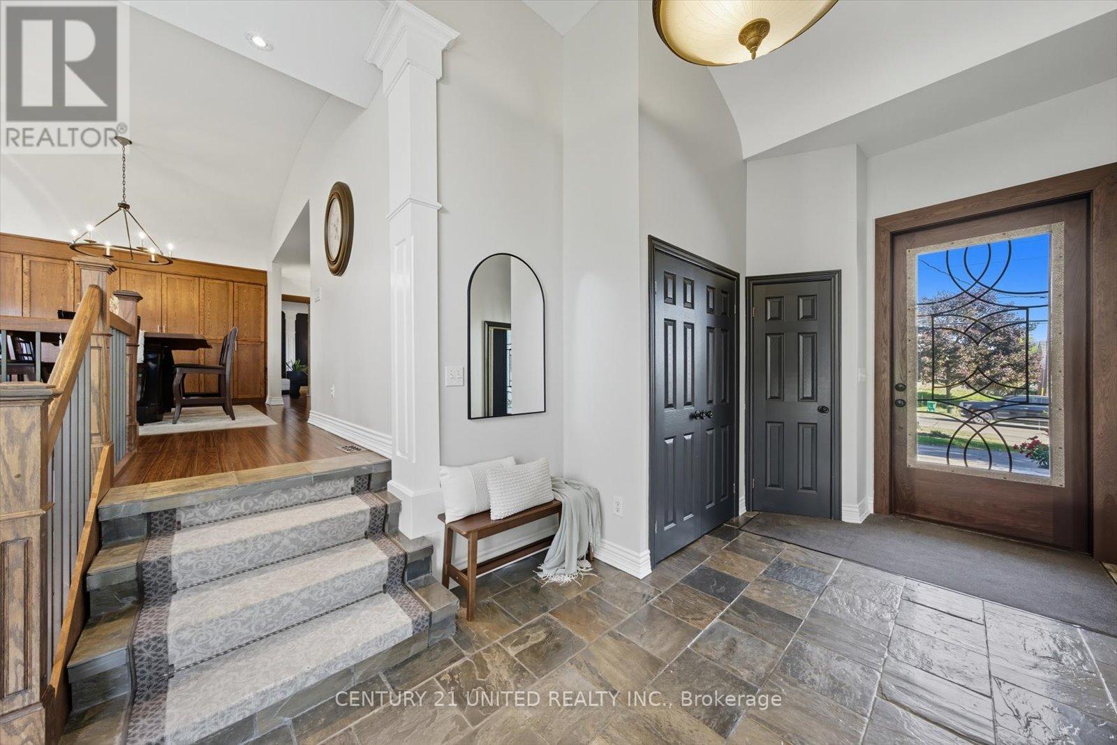 749 Spillsbury Drive, Peterborough (Otonabee Ward 1), Ontario  K9K 1K9 - Photo 9 - X12504688