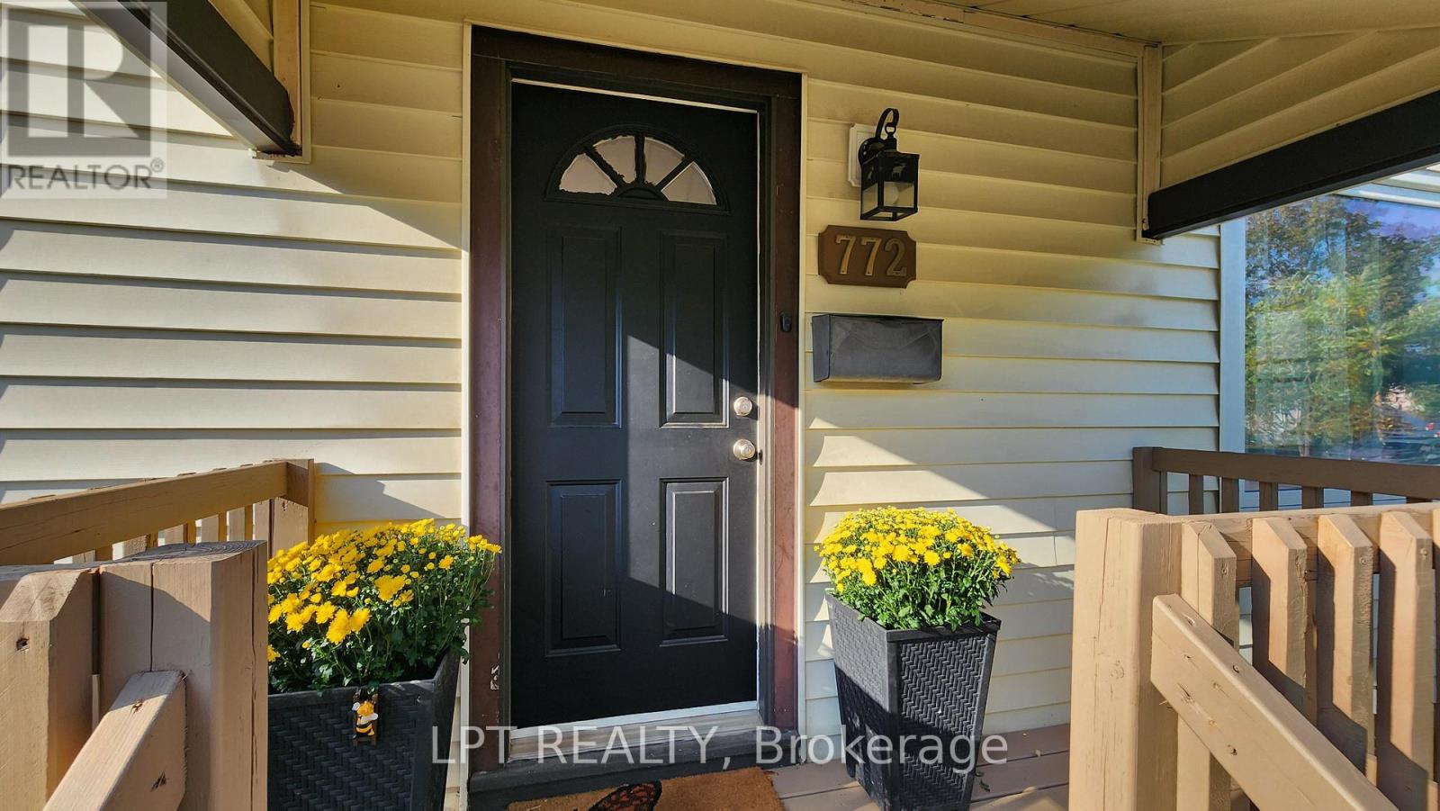 772 Duffus Street, Peterborough (Otonabee Ward 1), Ontario  K9J 4K4 - Photo 3 - X12505562