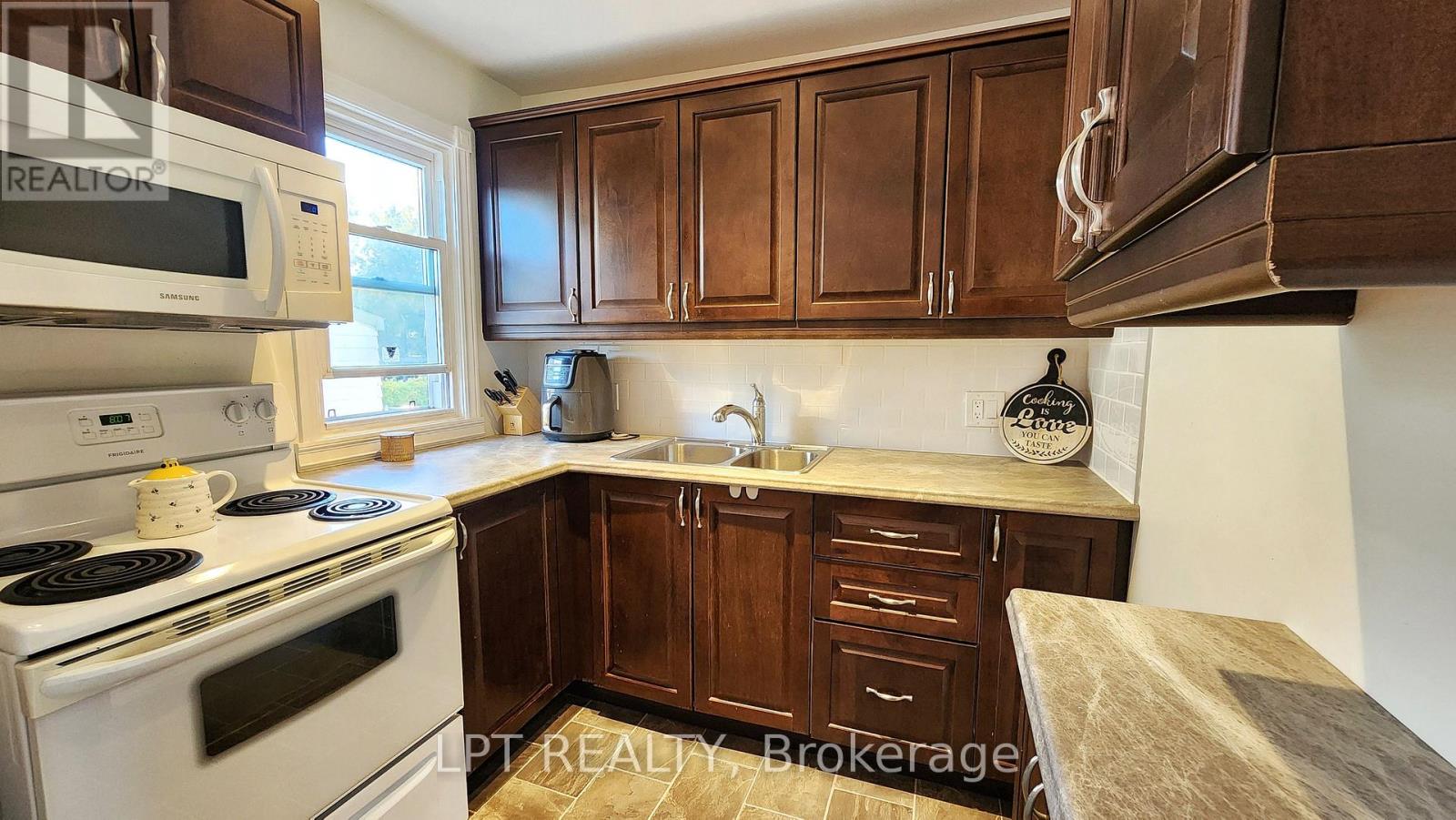 772 Duffus Street, Peterborough (Otonabee Ward 1), Ontario  K9J 4K4 - Photo 6 - X12505562