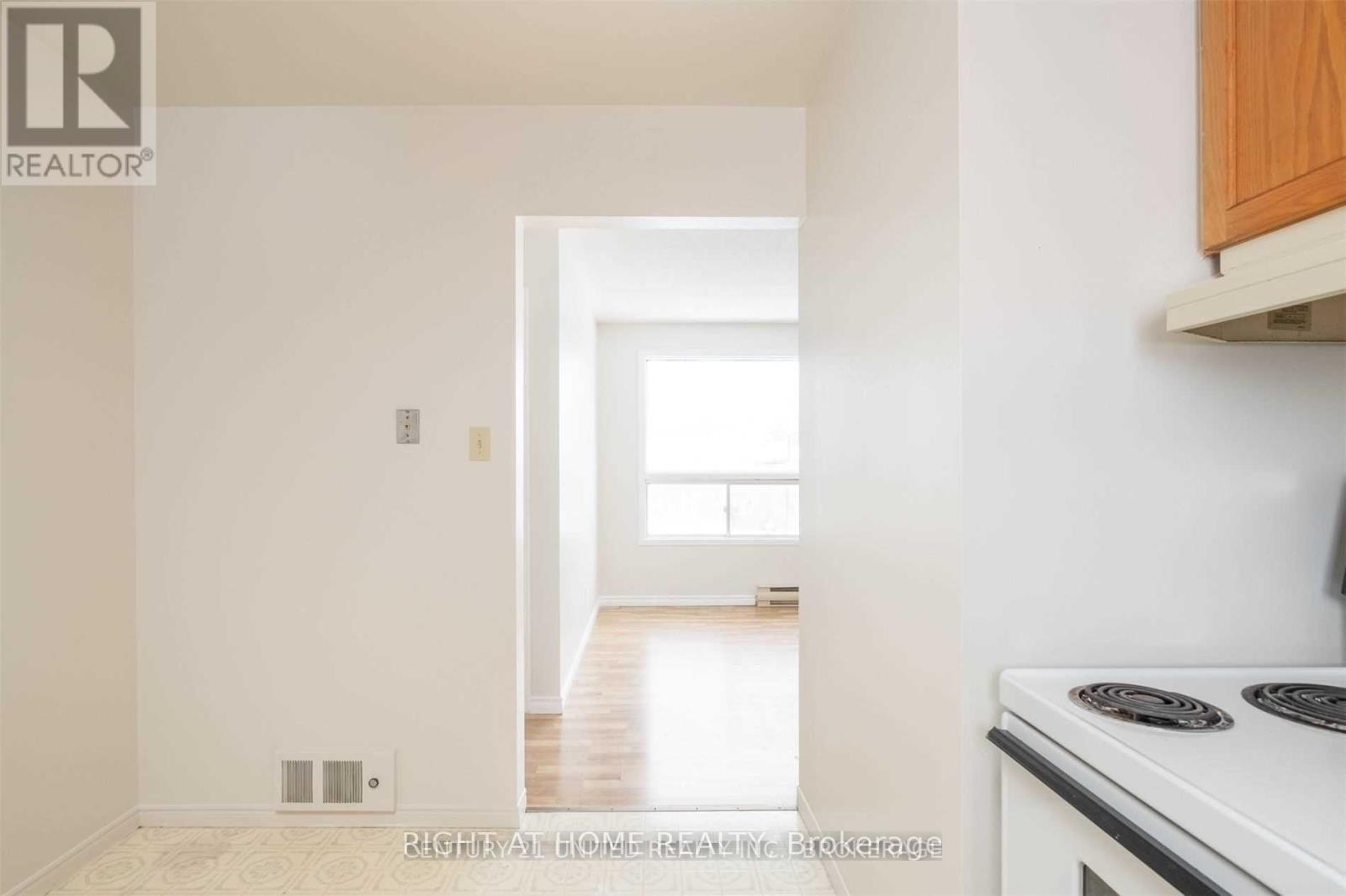 8 Moir Street W, Peterborough (Ashburnham Ward 4), Ontario  K9H 7N4 - Photo 10 - X12506152