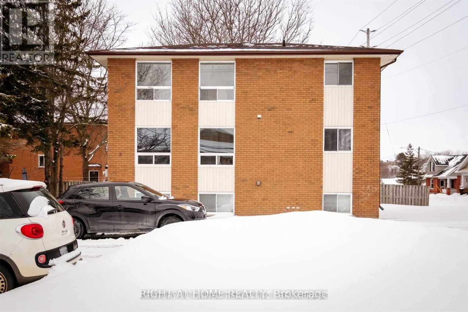 8 Moir Street W, Peterborough (Ashburnham Ward 4), Ontario  K9H 7N4 - Photo 4 - X12506152