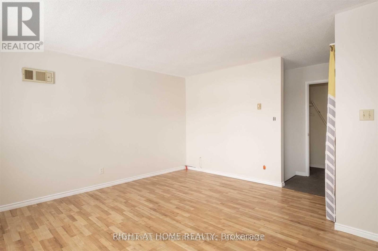 8 Moir Street W, Peterborough (Ashburnham Ward 4), Ontario  K9H 7N4 - Photo 6 - X12506152