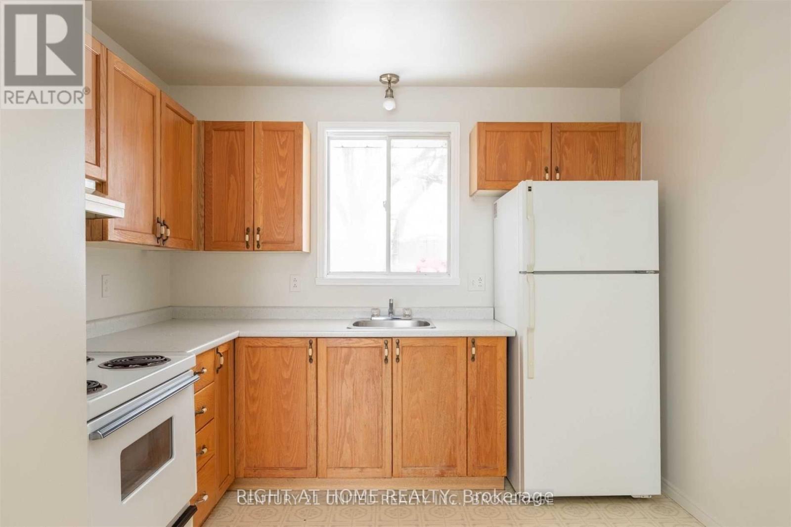 8 Moir Street W, Peterborough (Ashburnham Ward 4), Ontario  K9H 7N4 - Photo 8 - X12506152