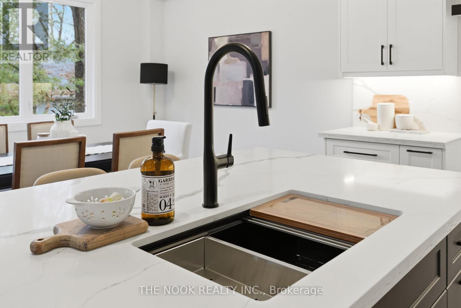 50 Russell Street E, Kawartha Lakes (Lindsay), Ontario  K9V 2A6 - Photo 19 - X12506290