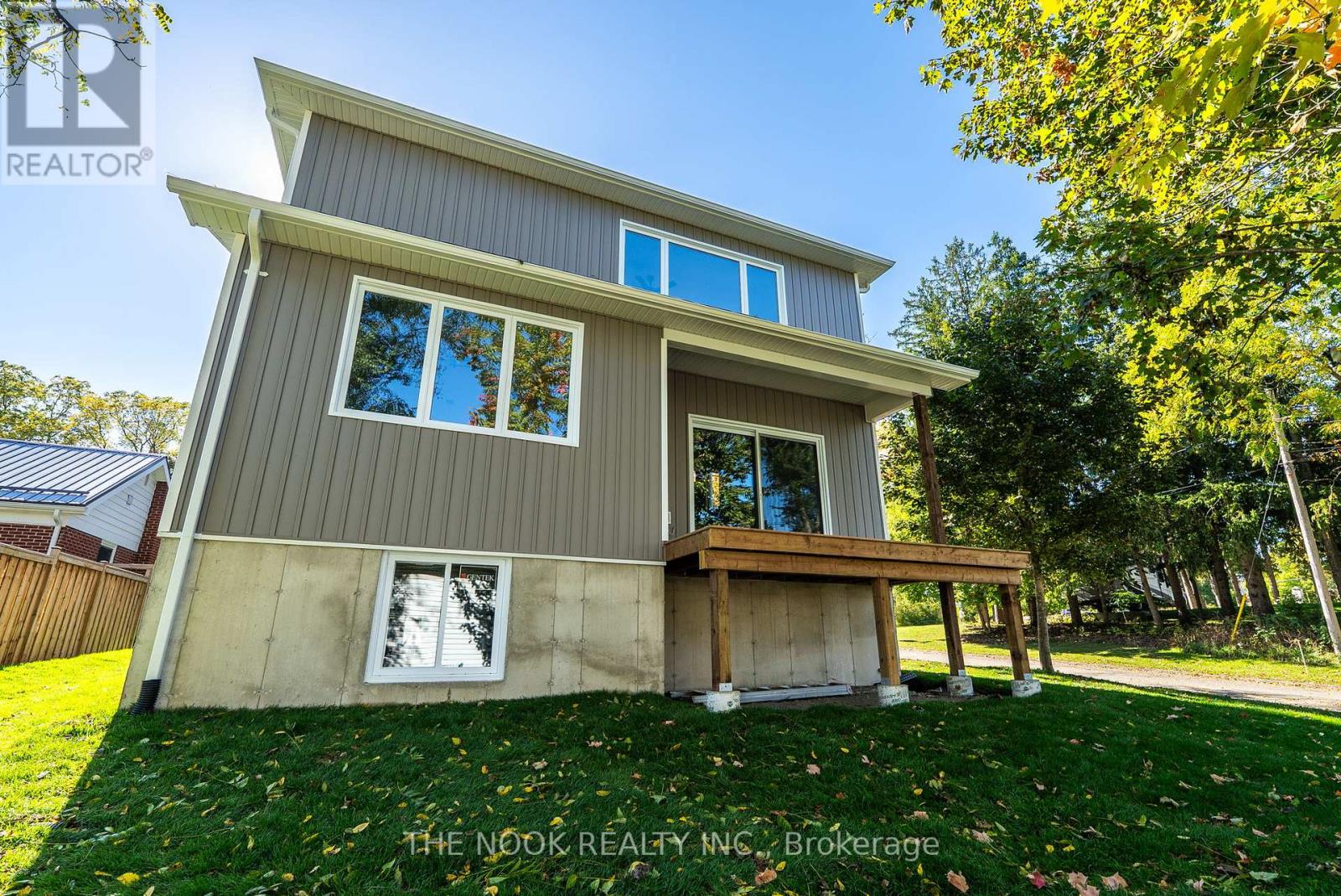 50 Russell Street E, Kawartha Lakes (Lindsay), Ontario  K9V 2A6 - Photo 43 - X12506290