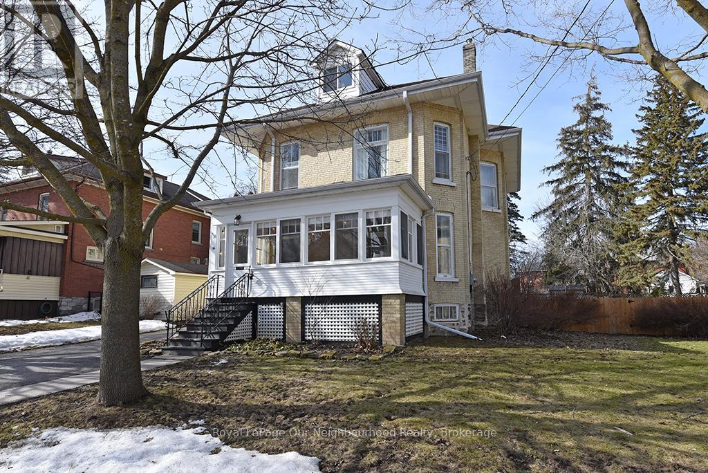 16 Francis Street, Kawartha Lakes (Lindsay), Ontario  K9V 3R6 - Photo 2 - X12506378