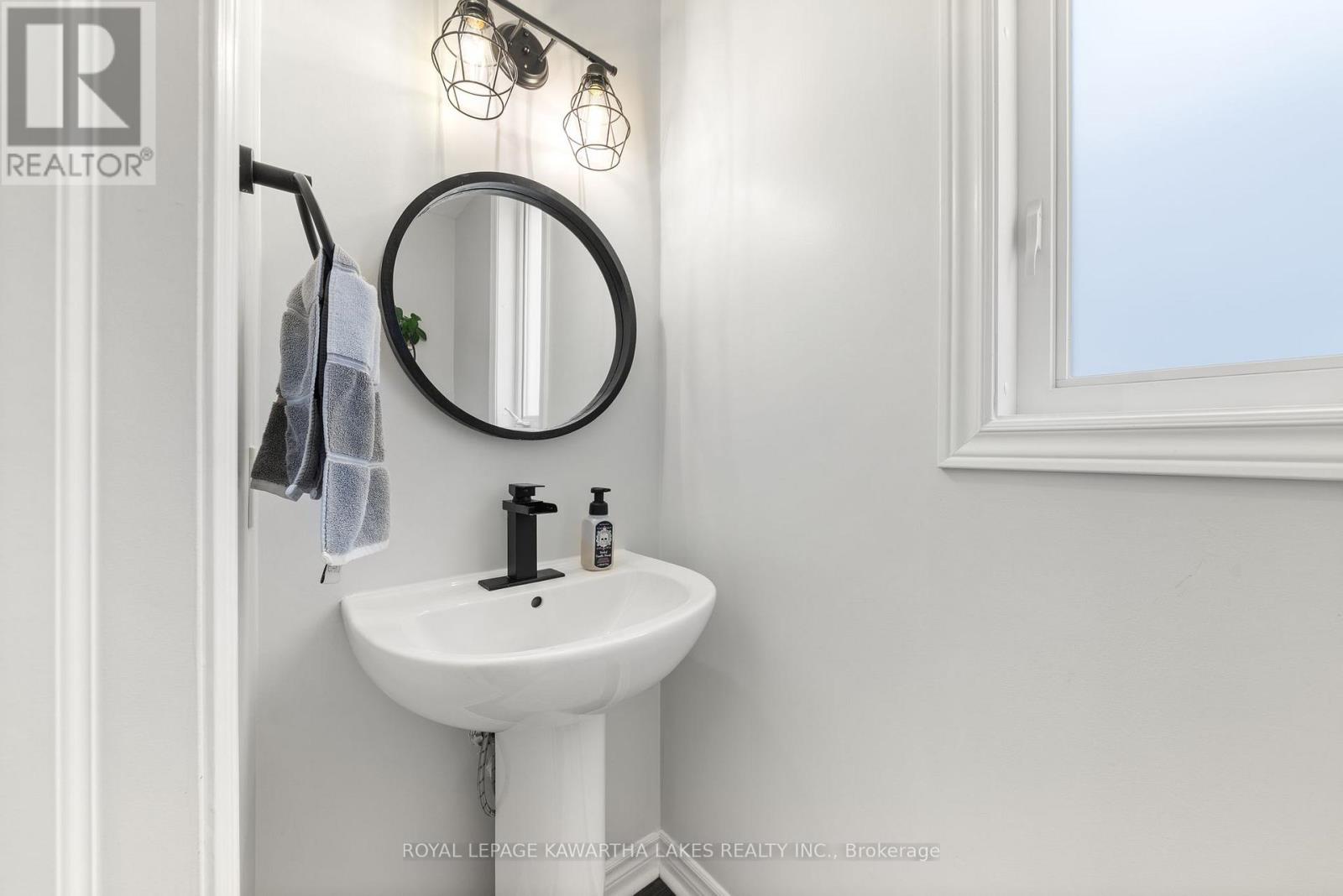 29 Logan Lane, Kawartha Lakes (Lindsay), Ontario  K9V 0L3 - Photo 40 - X12506564