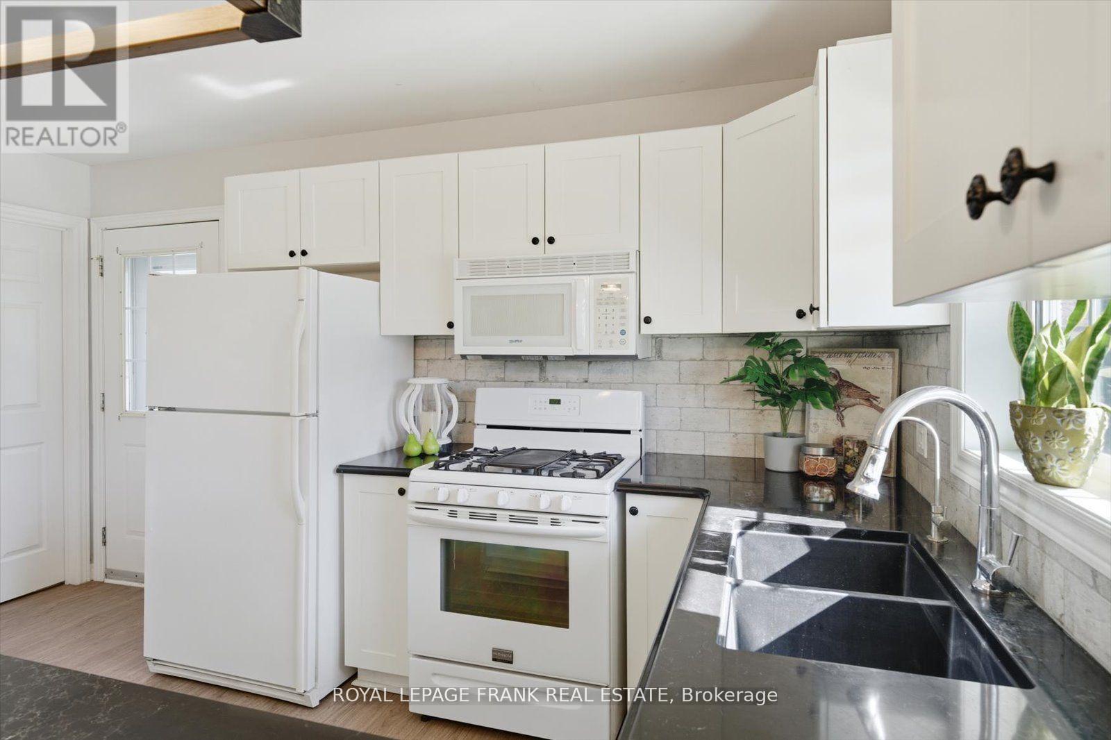 34 Riverview Road, Kawartha Lakes (Lindsay), Ontario  K9V 1B3 - Photo 16 - X12506846