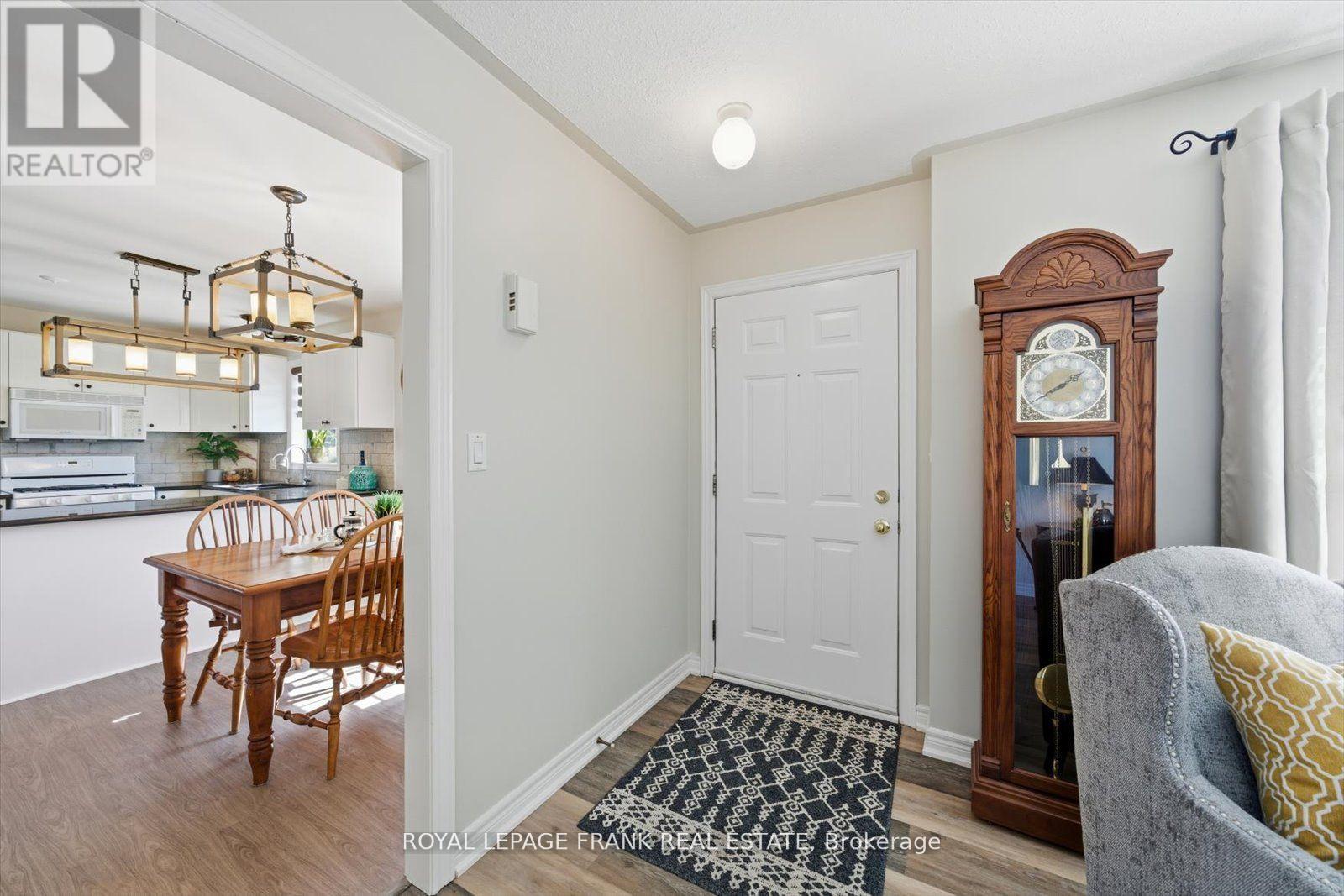 34 Riverview Road, Kawartha Lakes (Lindsay), Ontario  K9V 1B3 - Photo 6 - X12506846